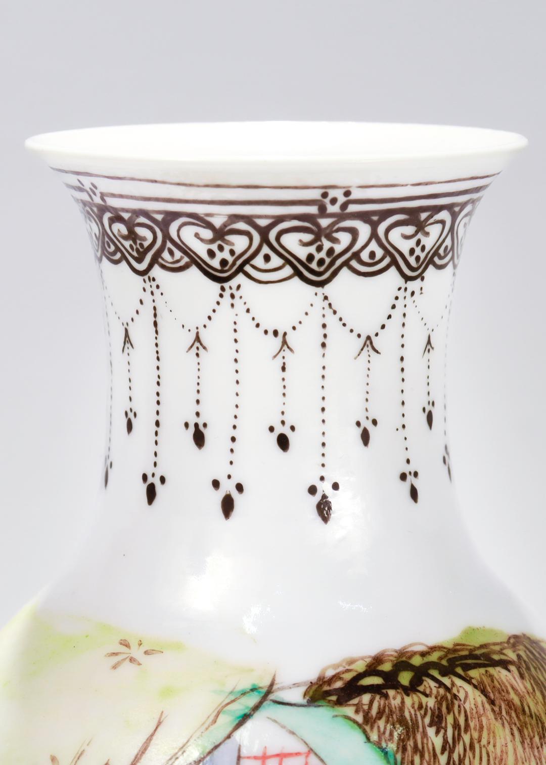 Vase vintage en porcelaine coquille d'œuf d'exportation chinoise en vente 2