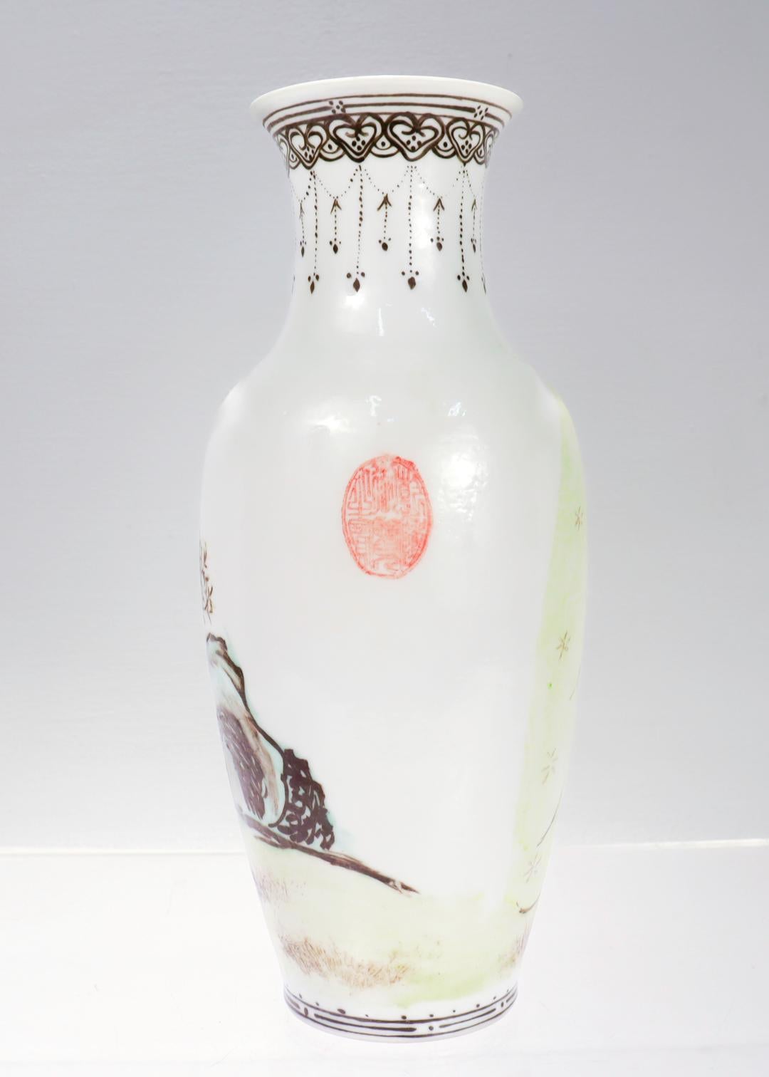 Peint à la main Vase vintage en porcelaine coquille d'œuf d'exportation chinoise en vente