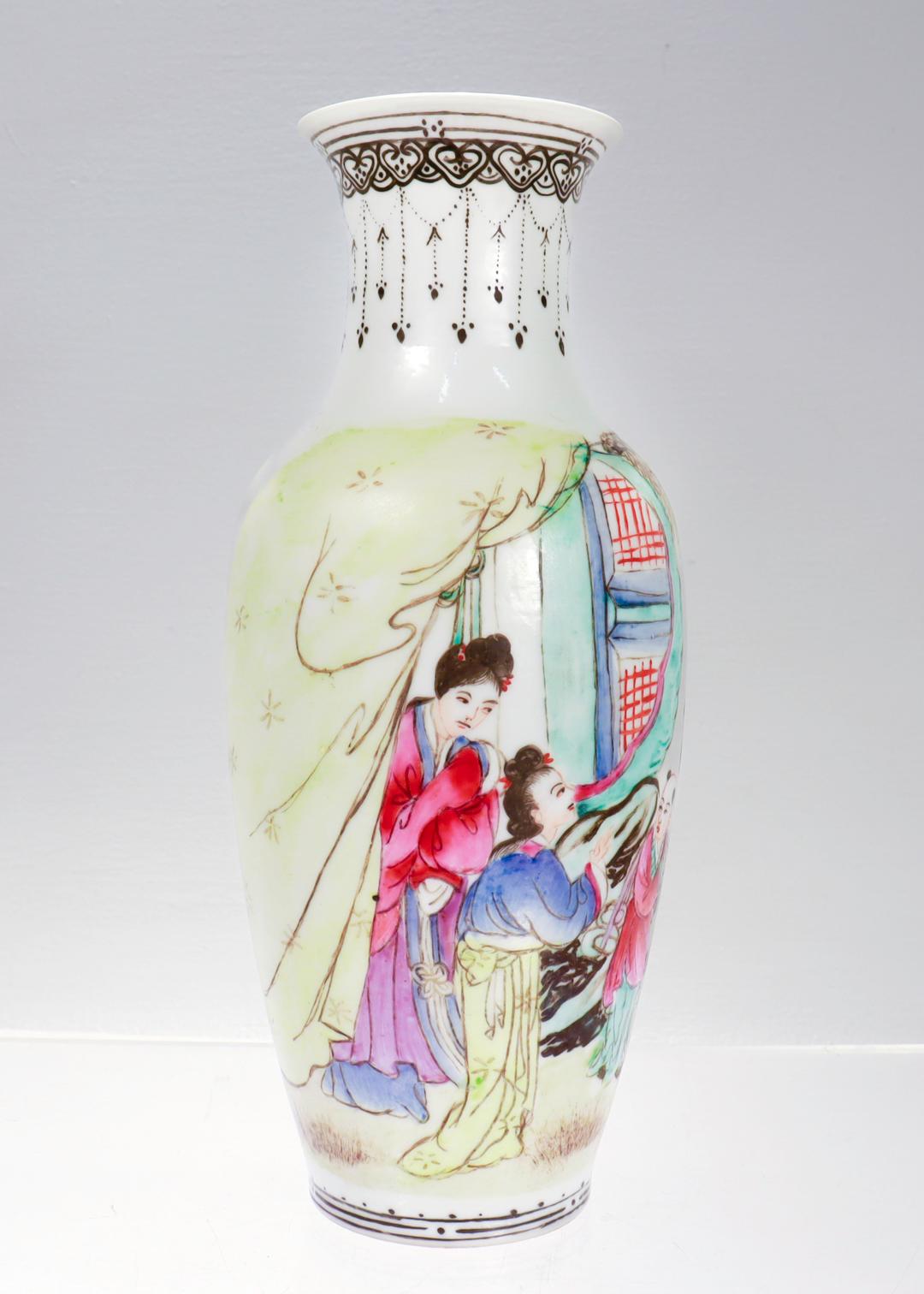 Vintage Chinese Export Eggshell Porcelain Vase For Sale 1
