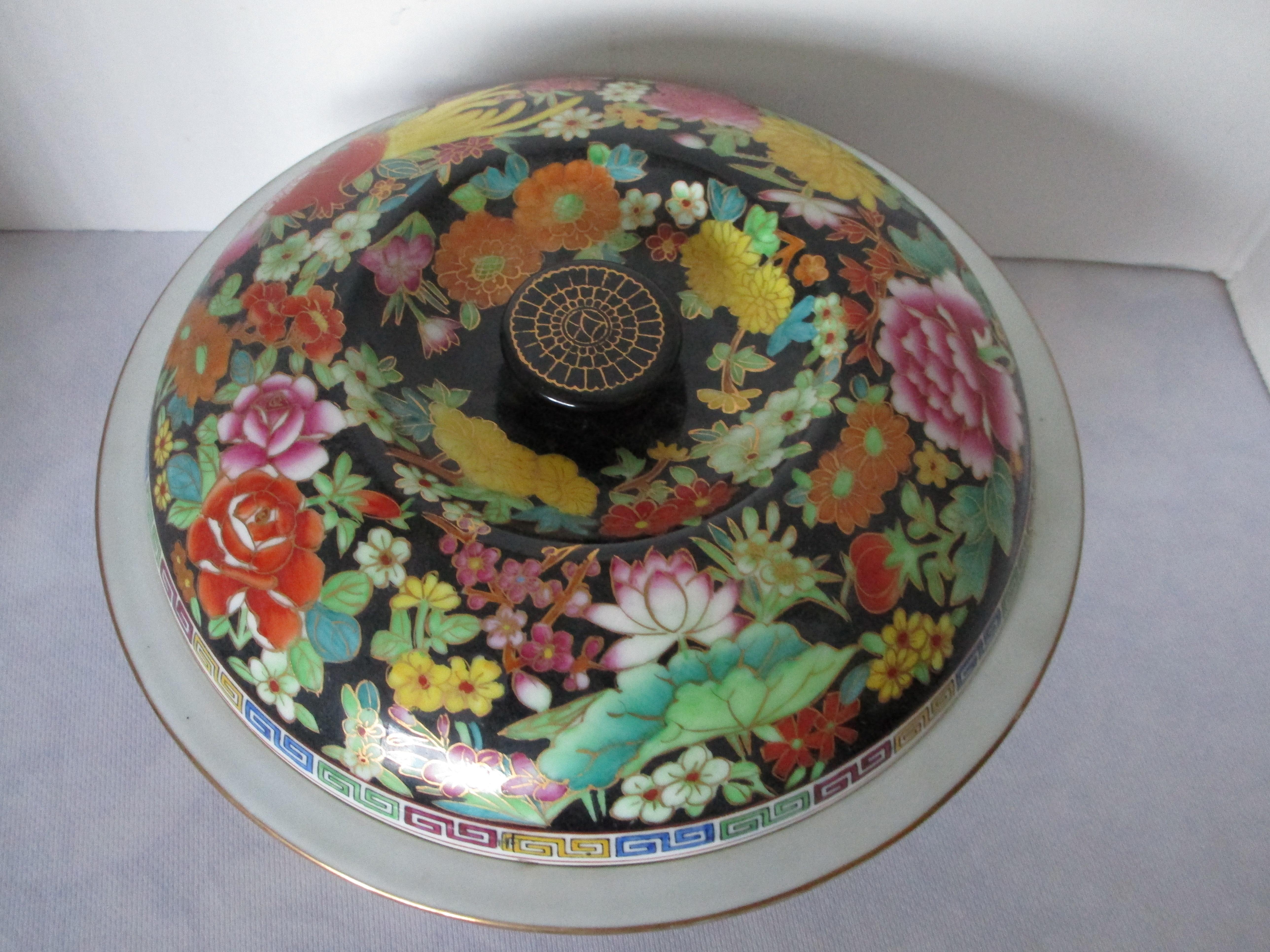 Vintage Chinese Export Famille Noir, Mille Fleurs Dinner Service In Good Condition For Sale In Lomita, CA