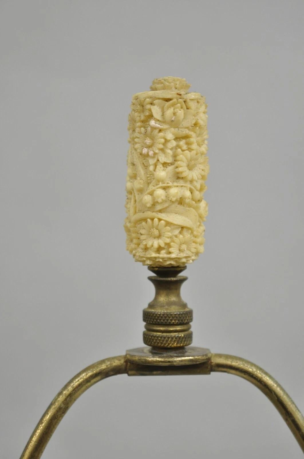 Vintage Chinese Export Large White Porcelain Figural Jardiniere Table Lamp In Good Condition For Sale In Philadelphia, PA