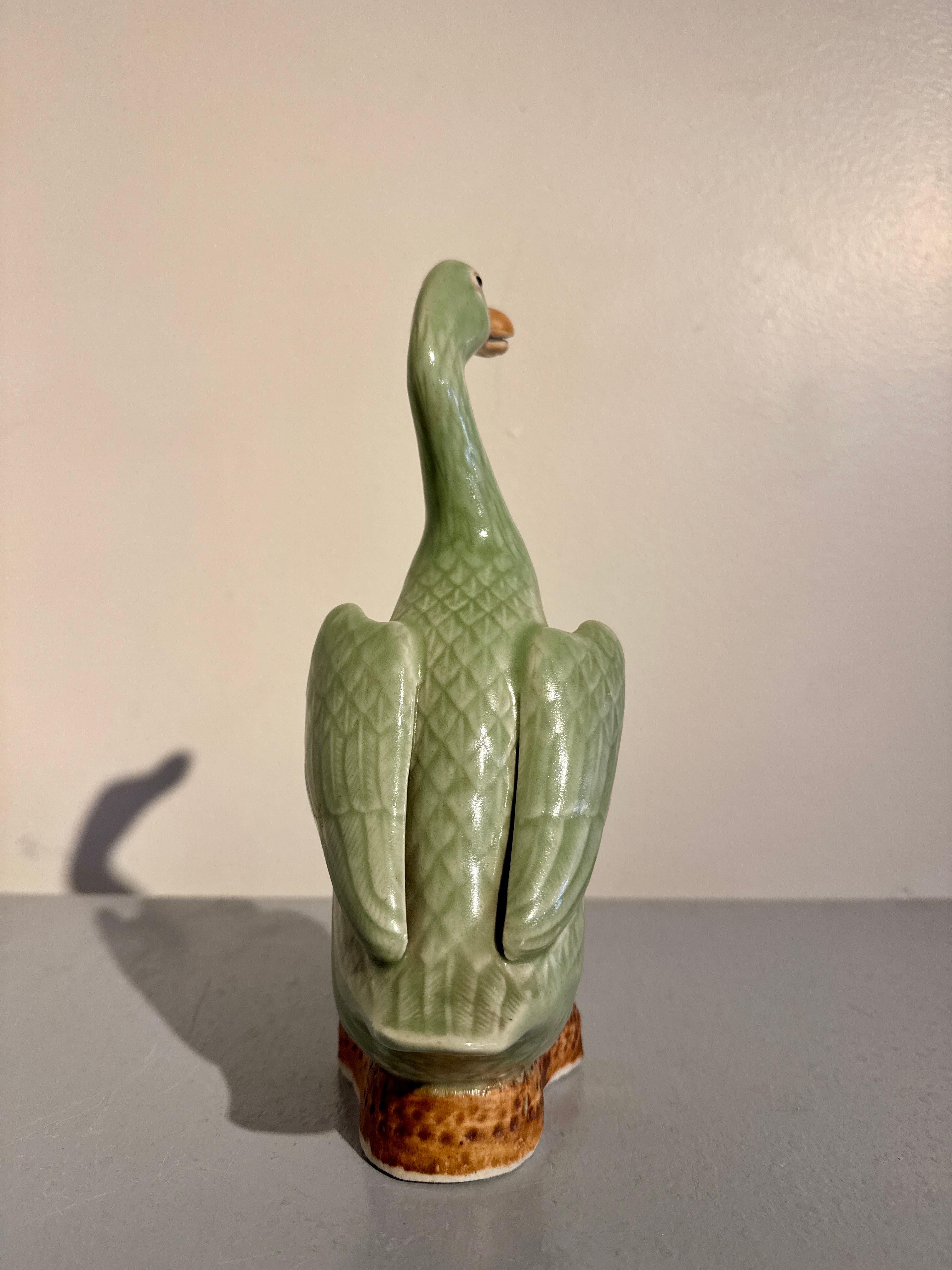 Lot de 3 canards émaillés céladon d'exportation chinoise, années 1970 en vente 5