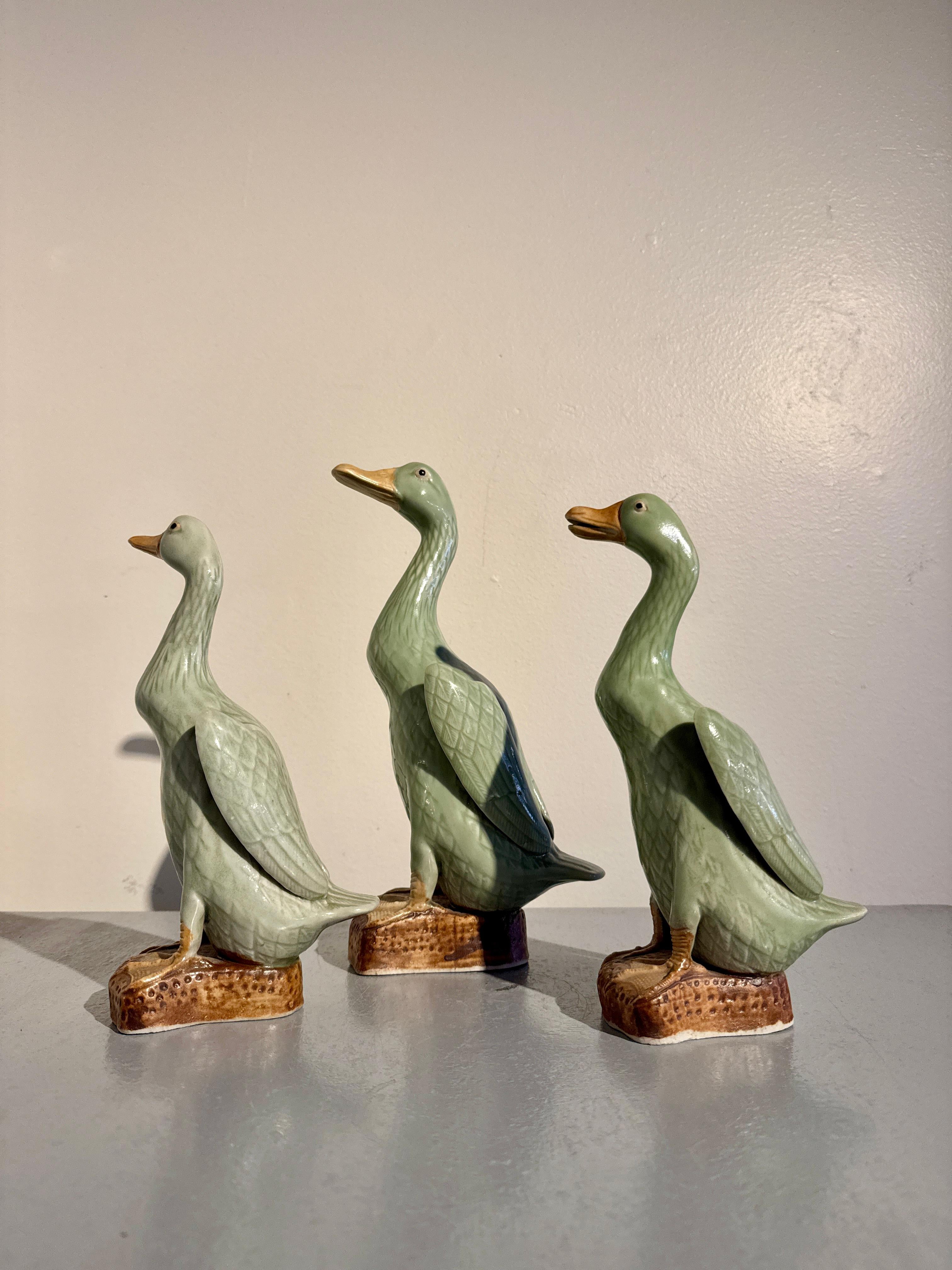 Chinois Lot de 3 canards émaillés céladon d'exportation chinoise, années 1970 en vente