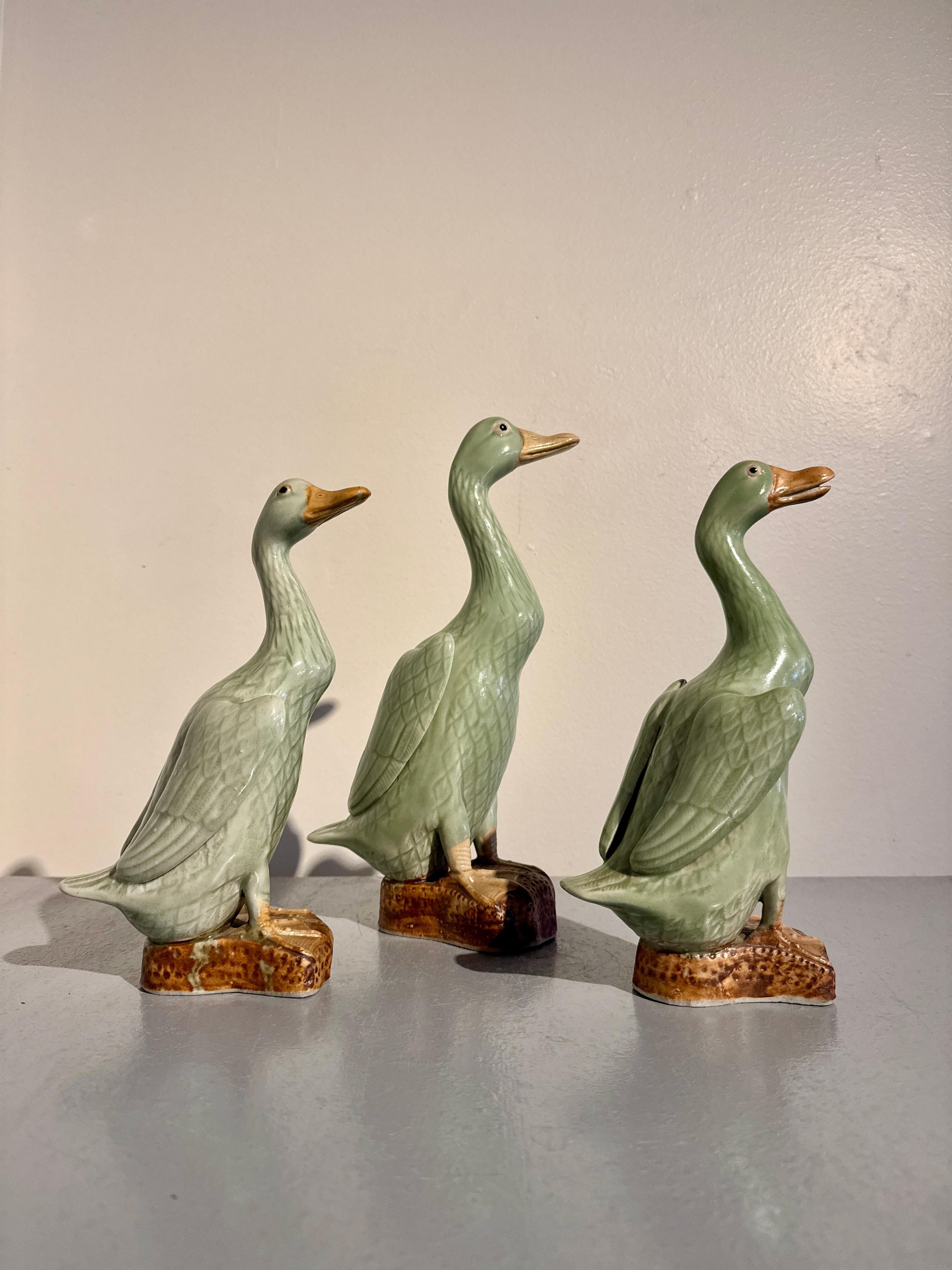 Lot de 3 canards émaillés céladon d'exportation chinoise, années 1970 Bon état - En vente à Austin, TX
