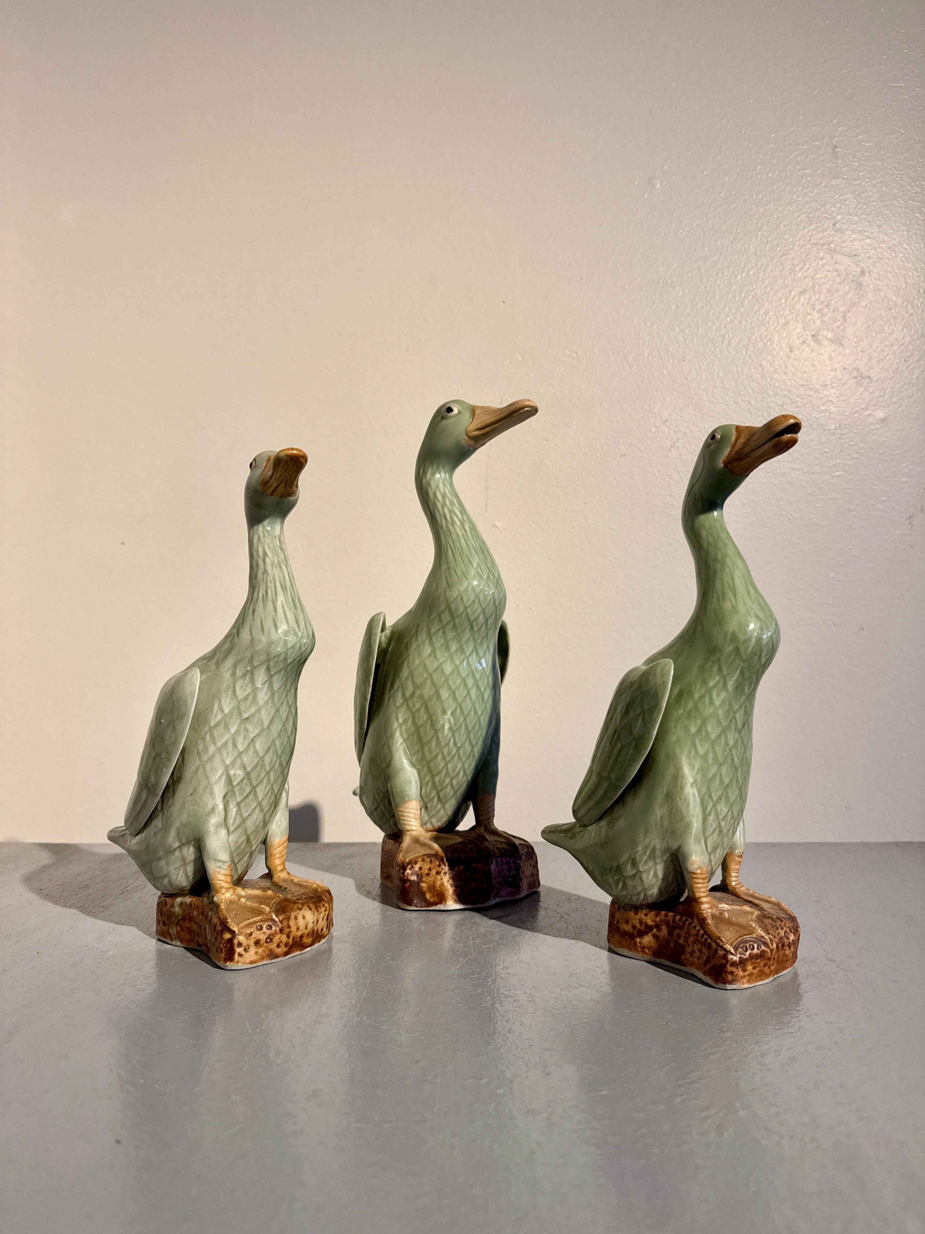 Fin du 20e siècle Lot de 3 canards émaillés céladon d'exportation chinoise, années 1970 en vente