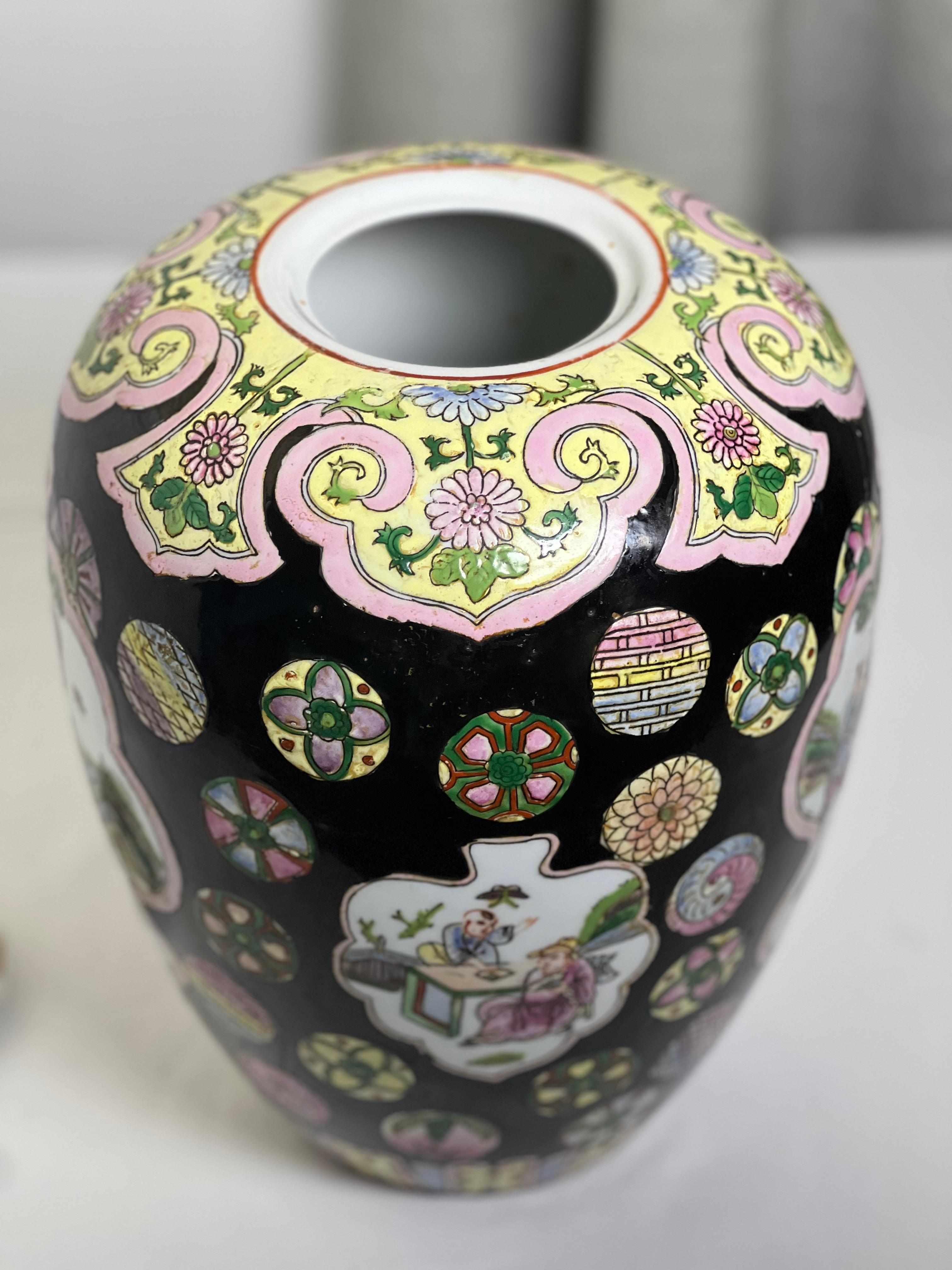 Vintage Chinese Famille Noire Porcelain Ovoid Ginger Jar with Lid For Sale 5