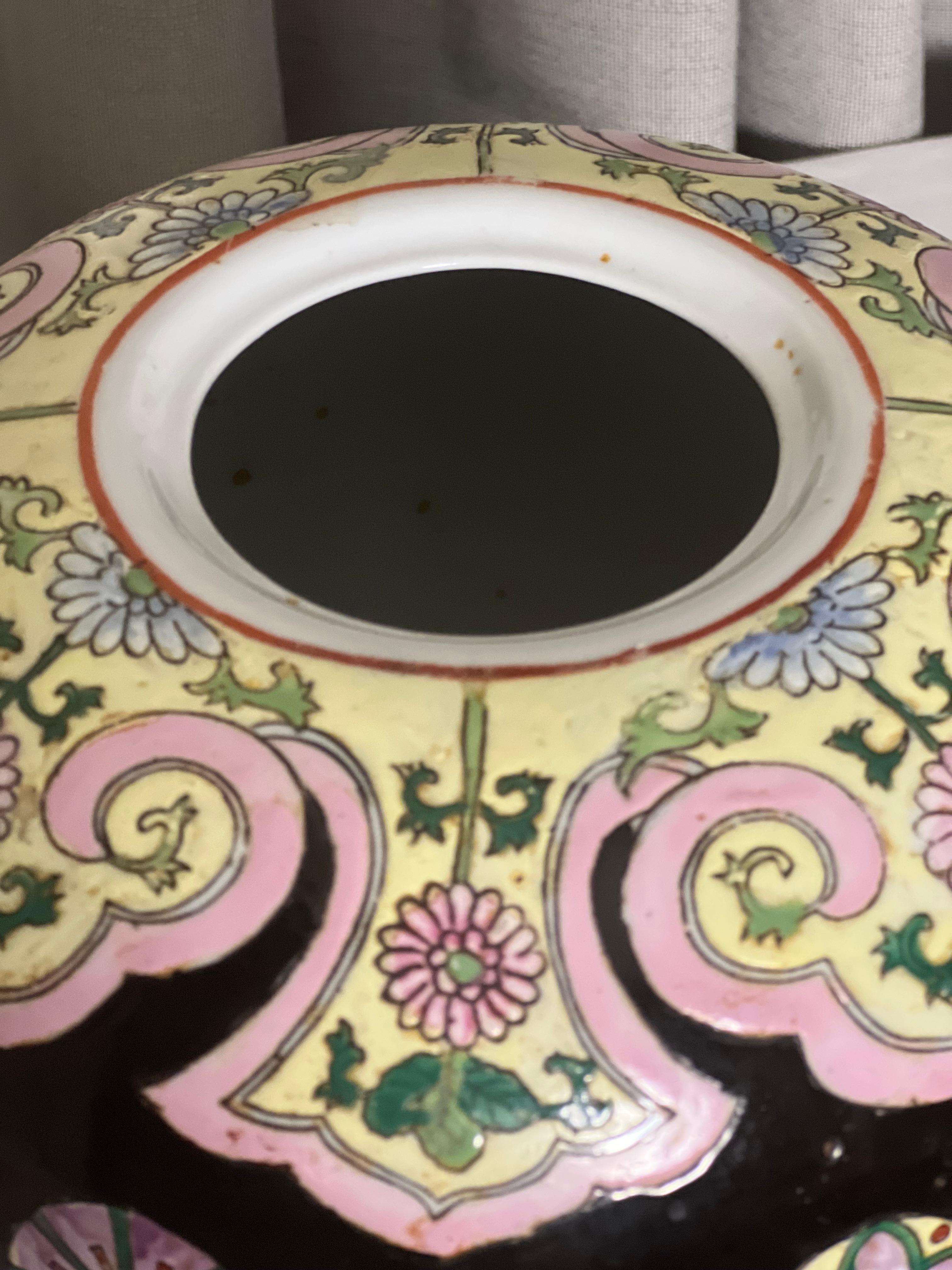 Vintage Chinese Famille Noire Porcelain Ovoid Ginger Jar with Lid For Sale 6