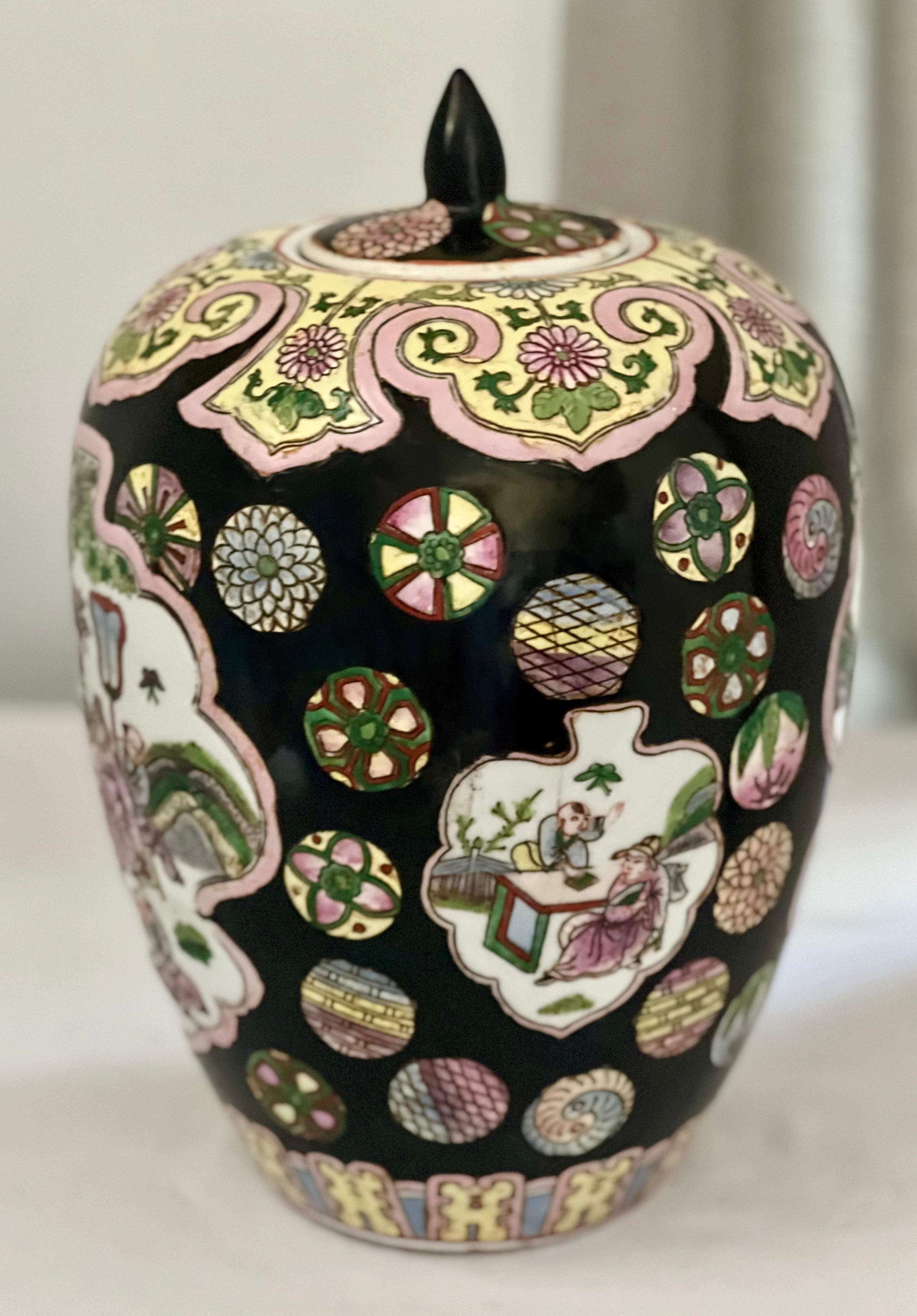 Vintage Chinese Famille Noire Porzellan Ovoid Ingwer Jar mit Deckel (Handbemalt) im Angebot