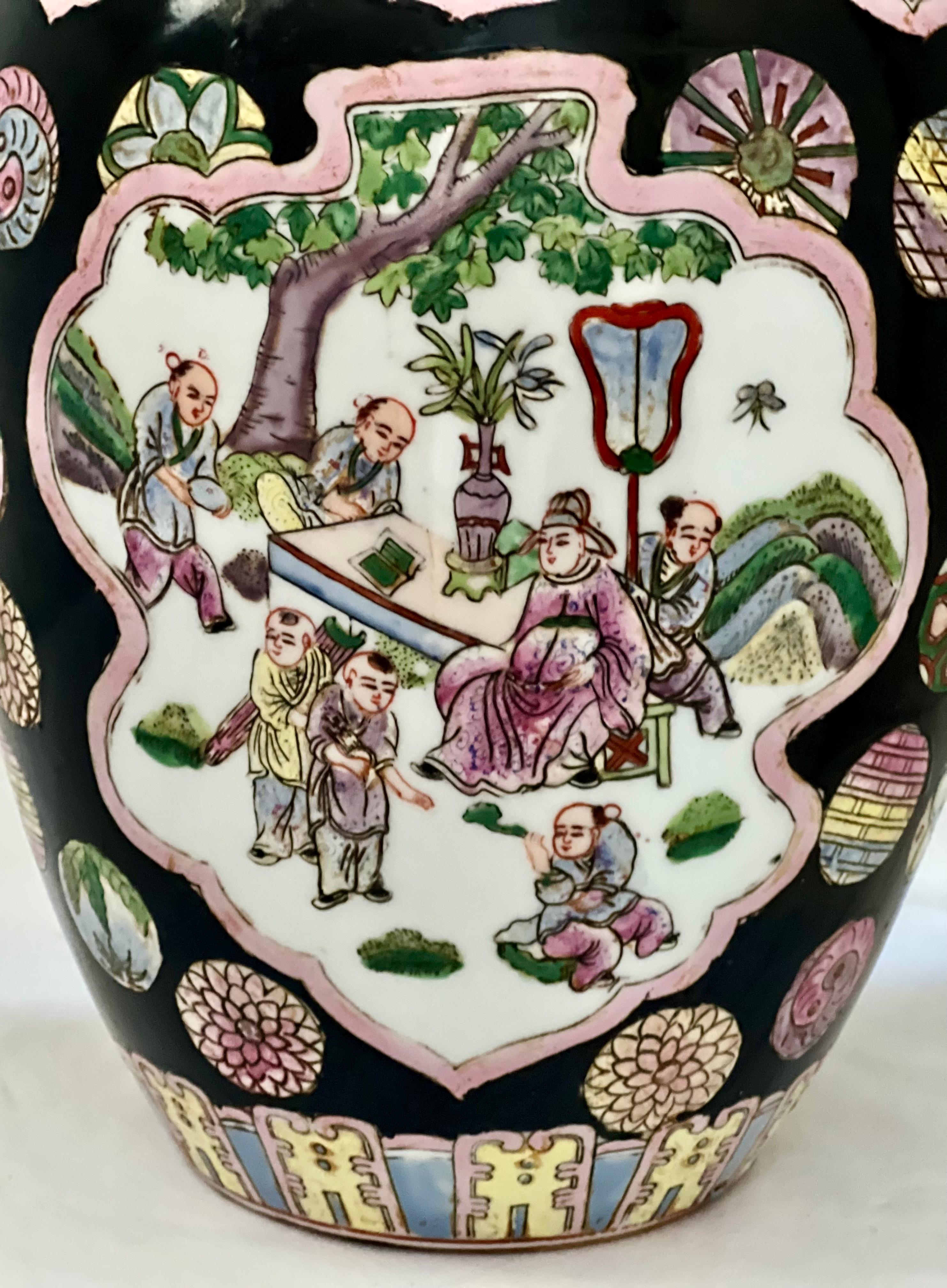 Vintage Chinese Famille Noire Porzellan Ovoid Ingwer Jar mit Deckel (20. Jahrhundert) im Angebot