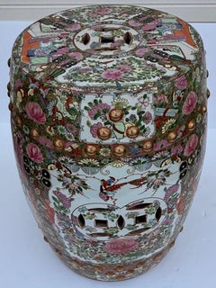 Antiker chinesischer Gartenhocker mit Medaillon im Famille-Rose-Stil, Porzellan, 1950er Jahre