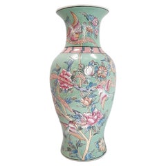Jarrón balaustre de porcelana vintage, Famille Rose en tonos pastel - Estilo Chinoiserie