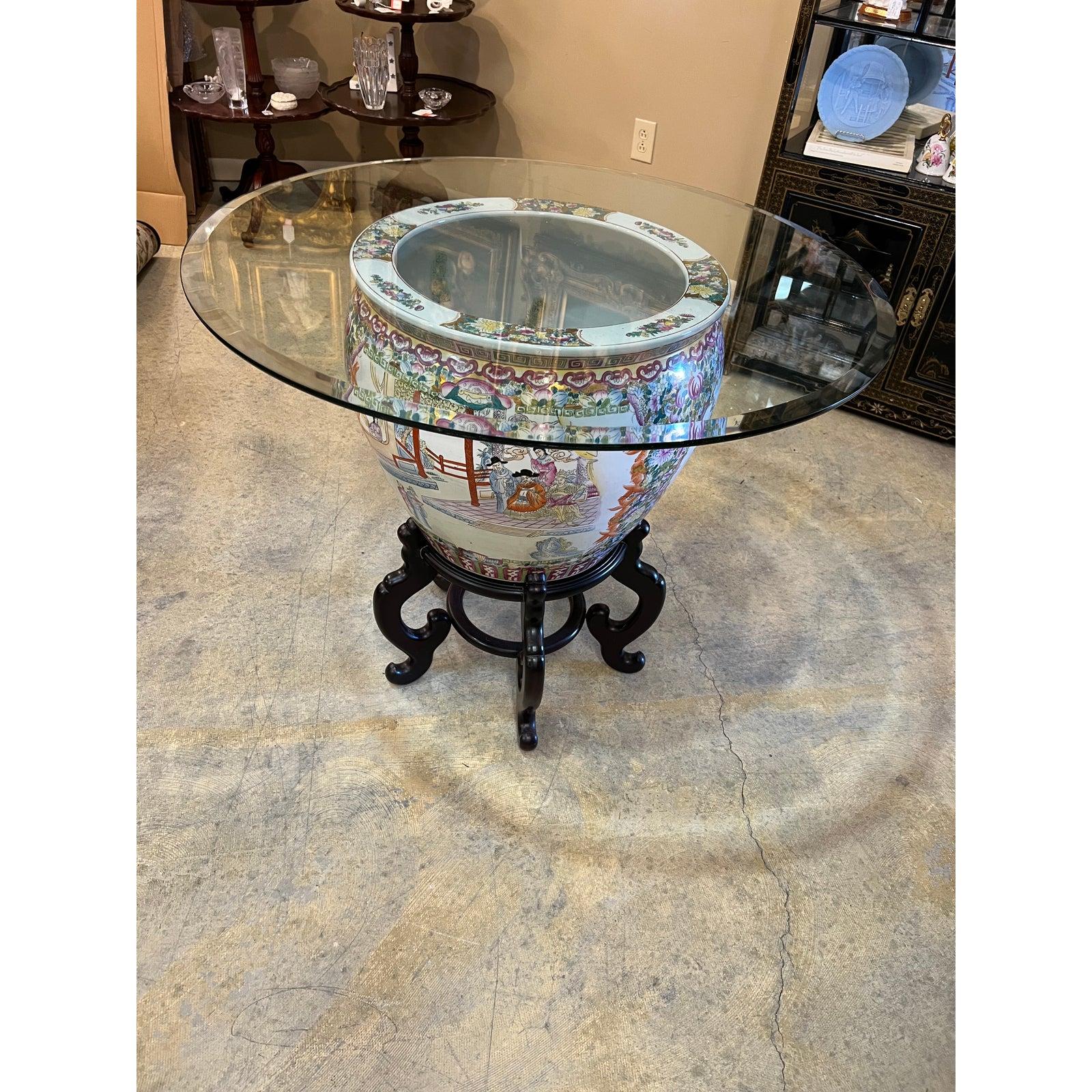 Table ronde en porcelaine famille rose chinoise vintage en vente 9