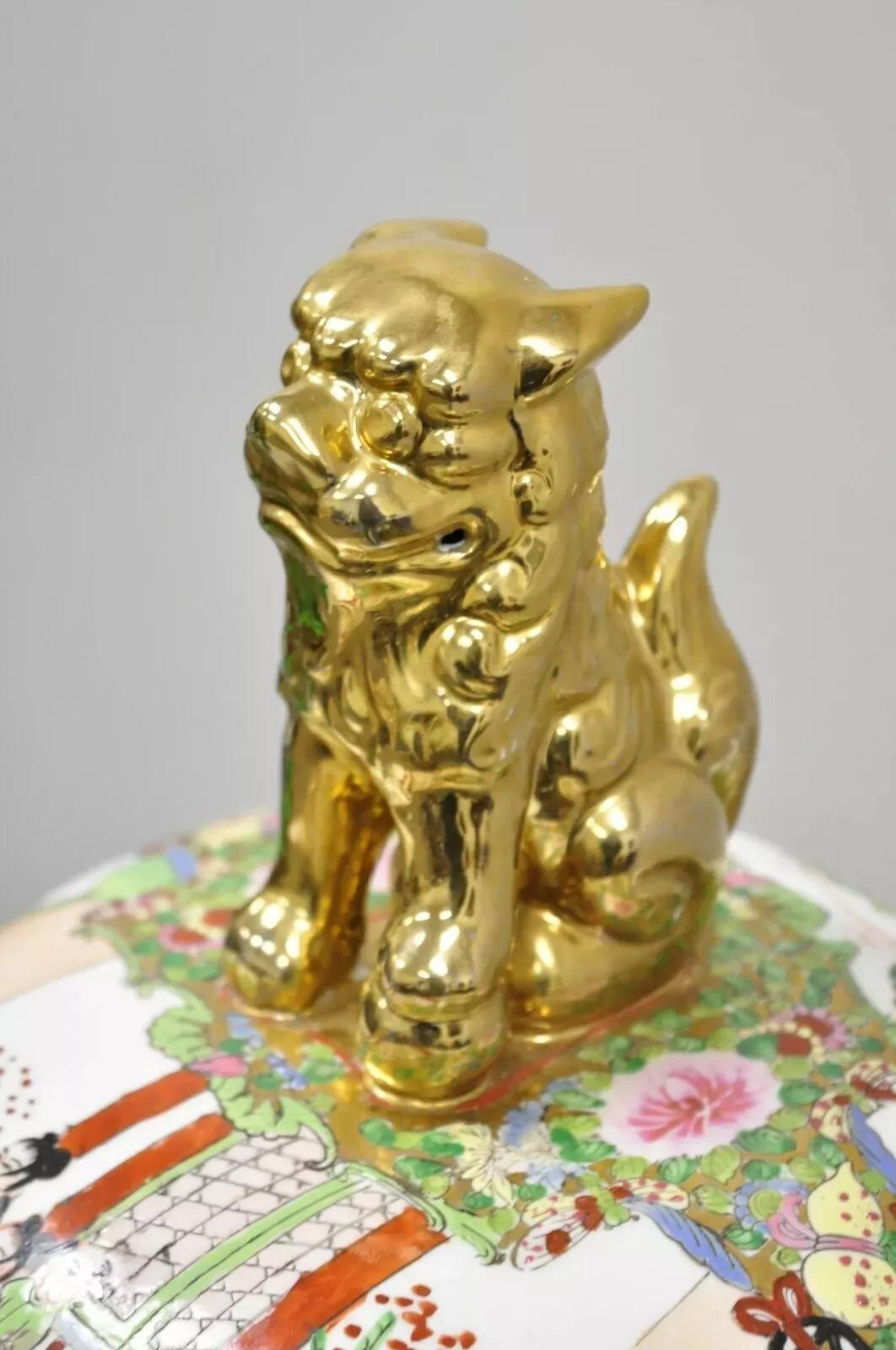 Chinesische Famille-Rose-Porzellanurne mit Deckel und 36