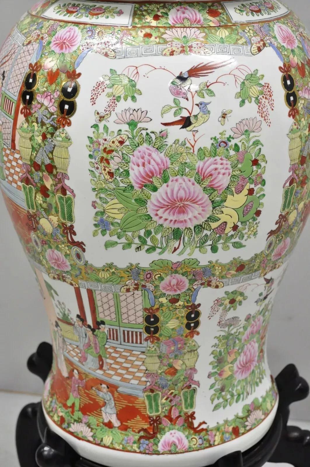 Chinesische Famille-Rose-Porzellanurne mit Deckel und 36
