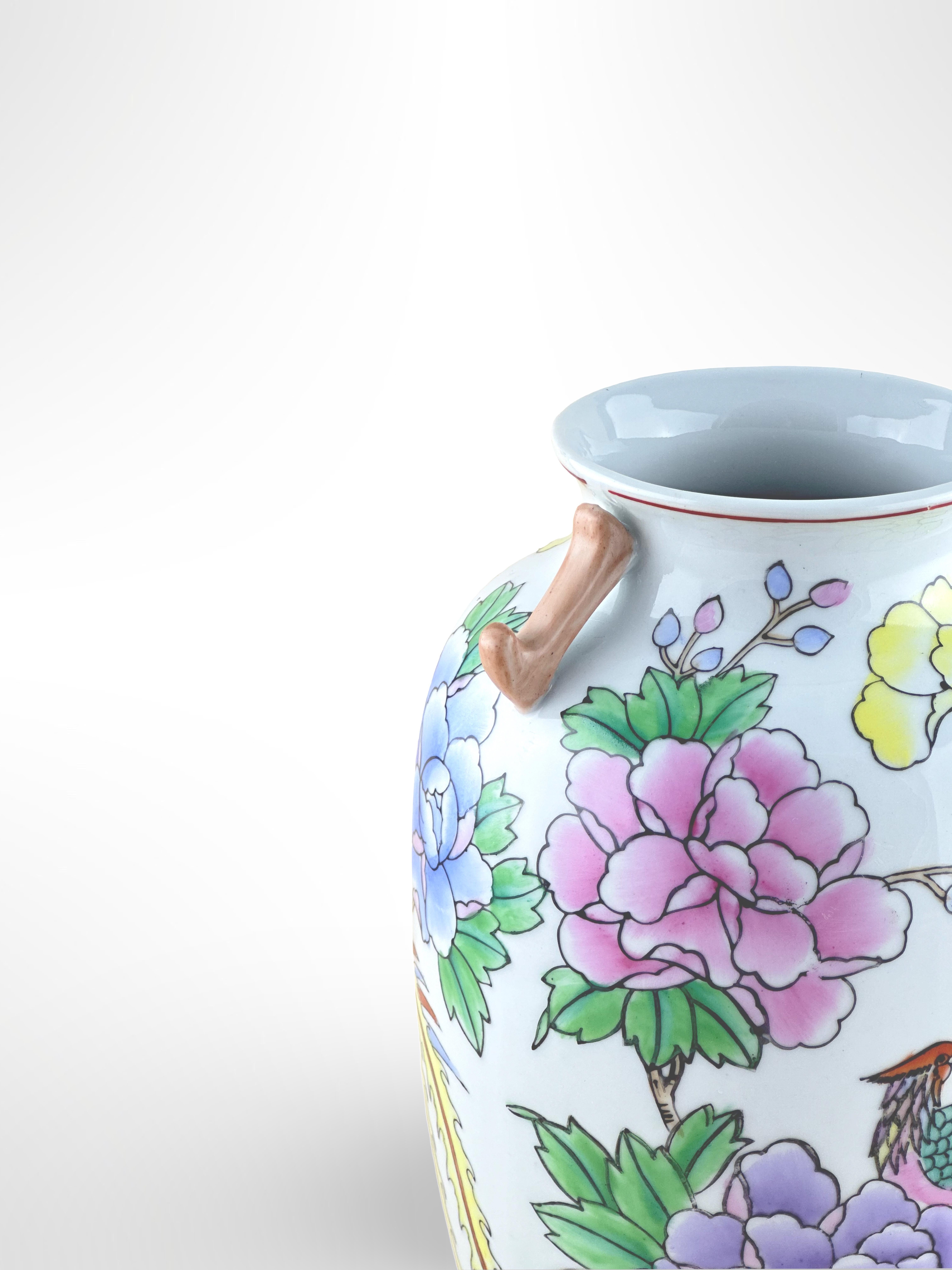 Chinesische Porzellanvase im Famille-Rose-Stil, Fenghuang-Stil, Porzellan, Hu-Vase, Drachengriffe, ca. 1960er Jahre (Qing-Dynastie) im Angebot