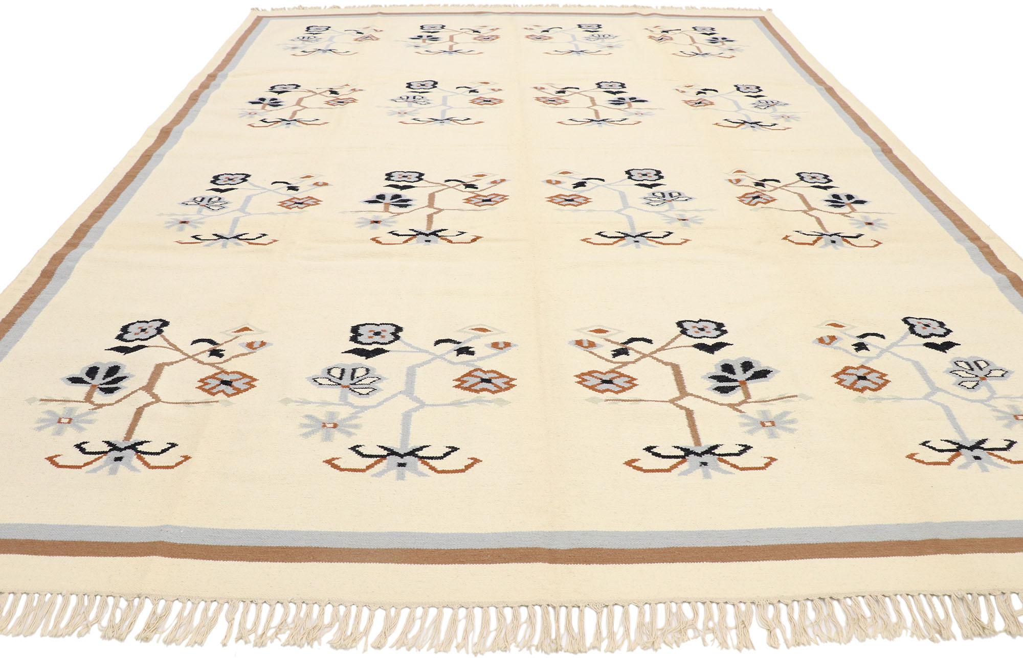 Hand-Woven Vintage Chinese Floral Kilim Rug with Modern Style For Sale