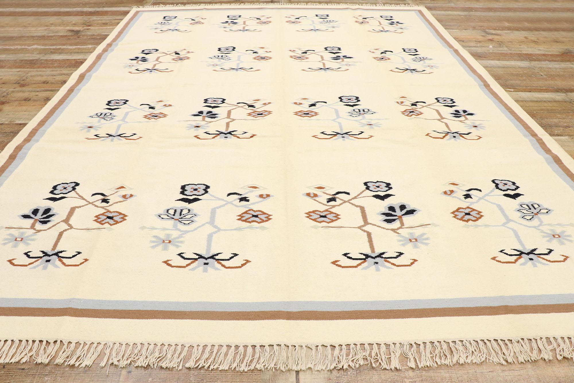 Wool Vintage Chinese Floral Kilim Rug with Modern Style For Sale