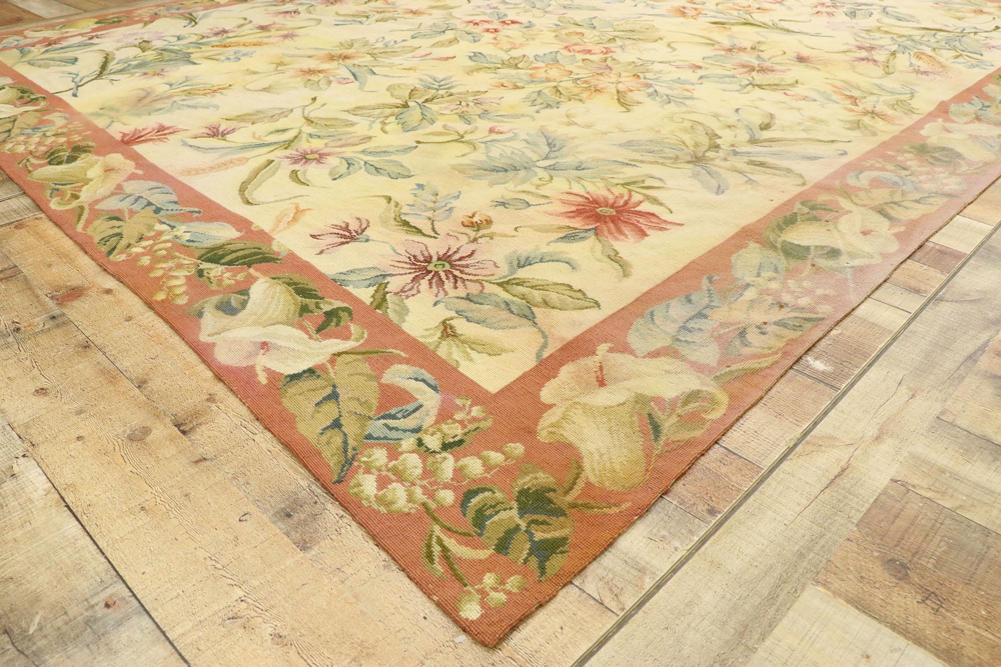 Chinois Tapis chinois vintage à motifs floraux en broderie à l'aiguille avec style conservateur de jardin en vente