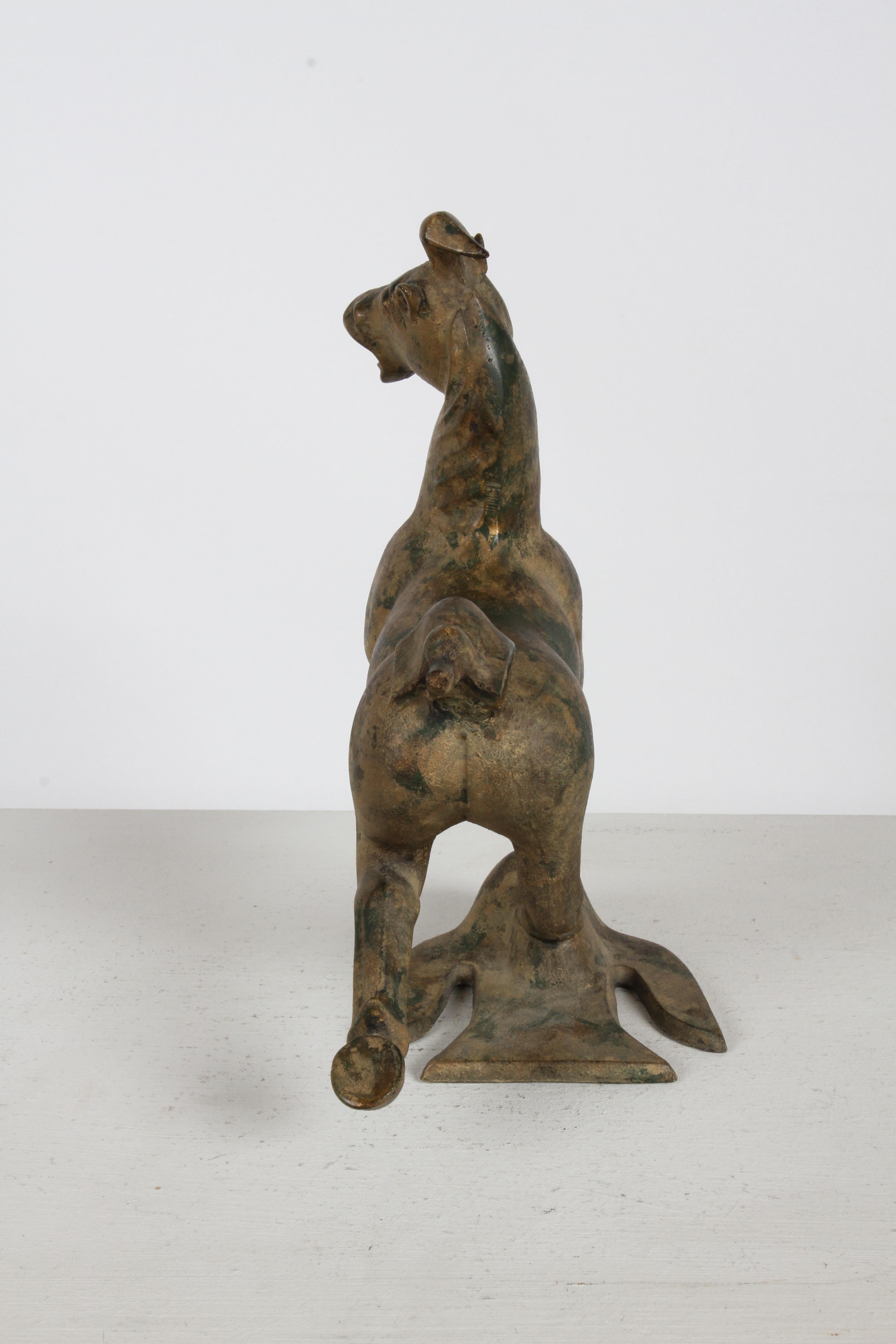 Statua d'epoca del Cavallo Volante Cinese del Gansu - Scultura con tracce di foglia d'oro in vendita 3