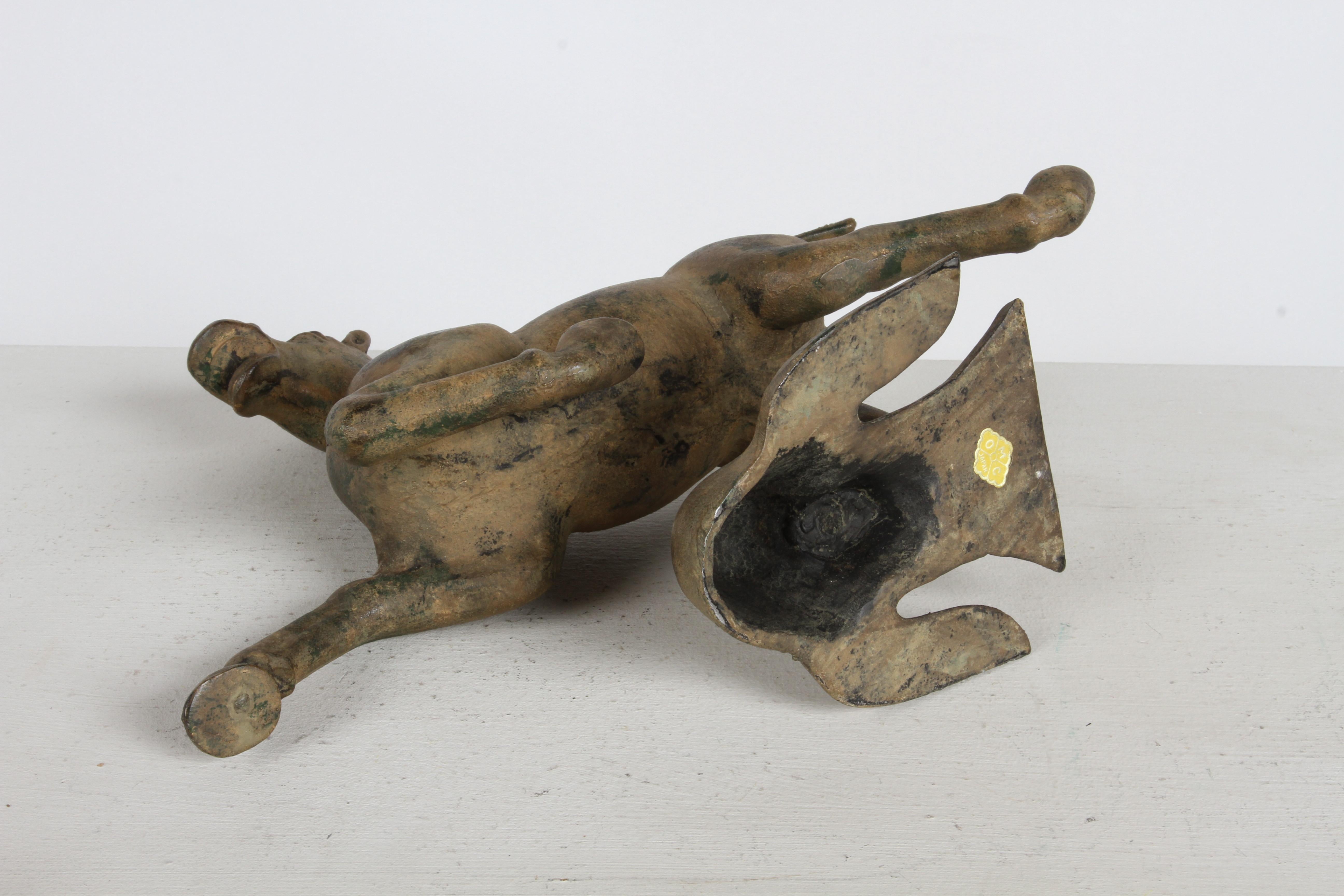 Statua d'epoca del Cavallo Volante Cinese del Gansu - Scultura con tracce di foglia d'oro in vendita 9