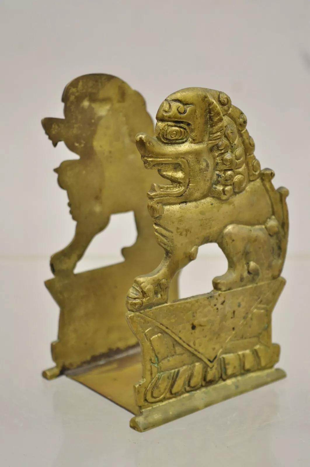 Serre-livres figuratif en laiton vintage chinois Foo Dog en vente 4