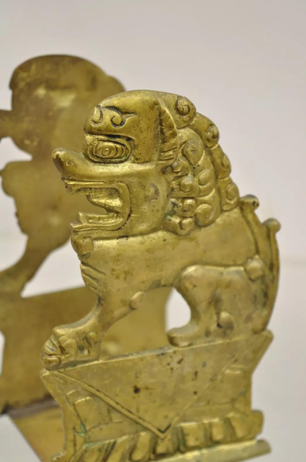 Laiton Serre-livres figuratif en laiton vintage chinois Foo Dog en vente