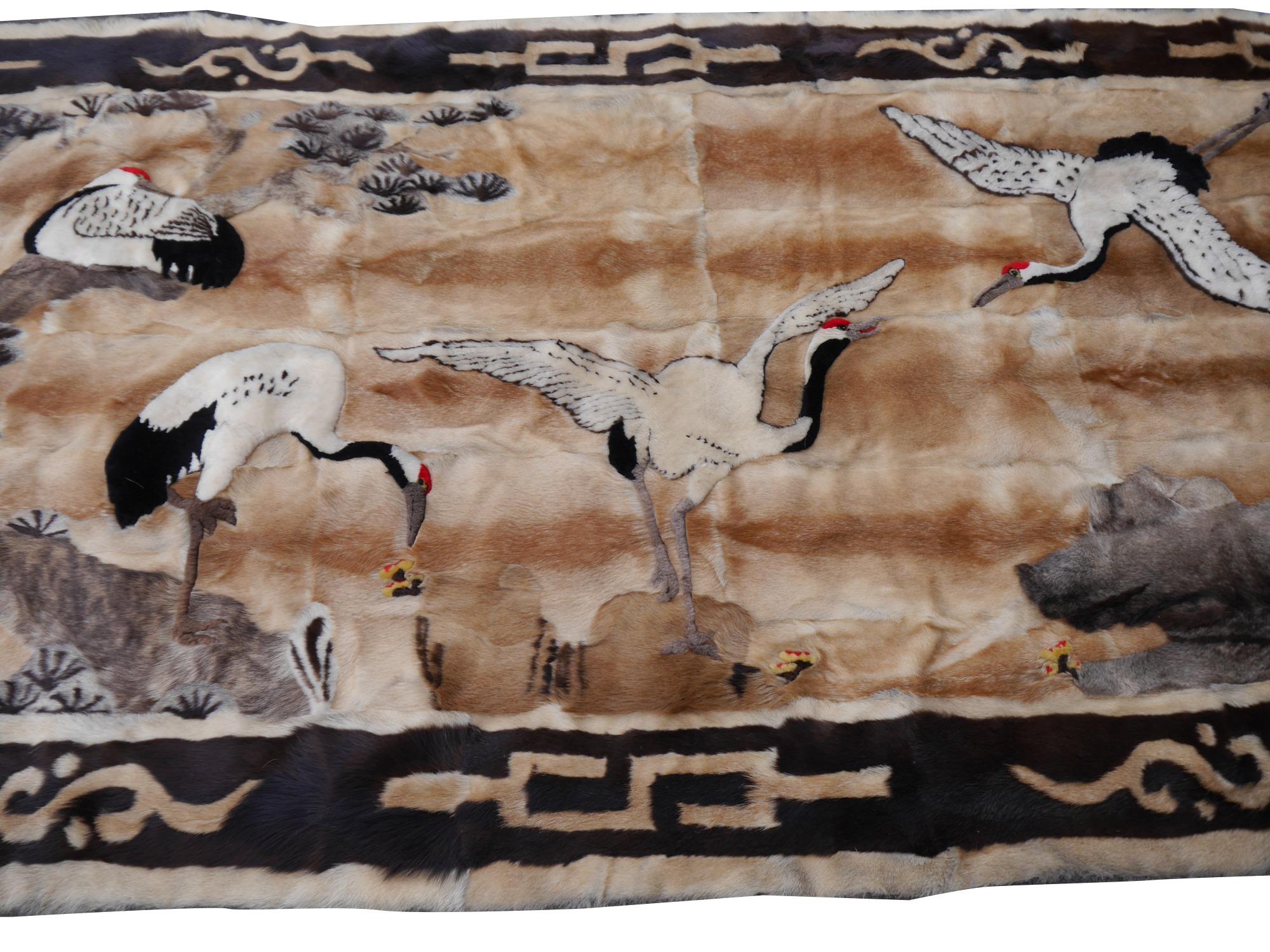 Vintage Chinese Fur Lether Teppich mit Landschaft und Kranich Wanddekoration (Art déco) im Angebot