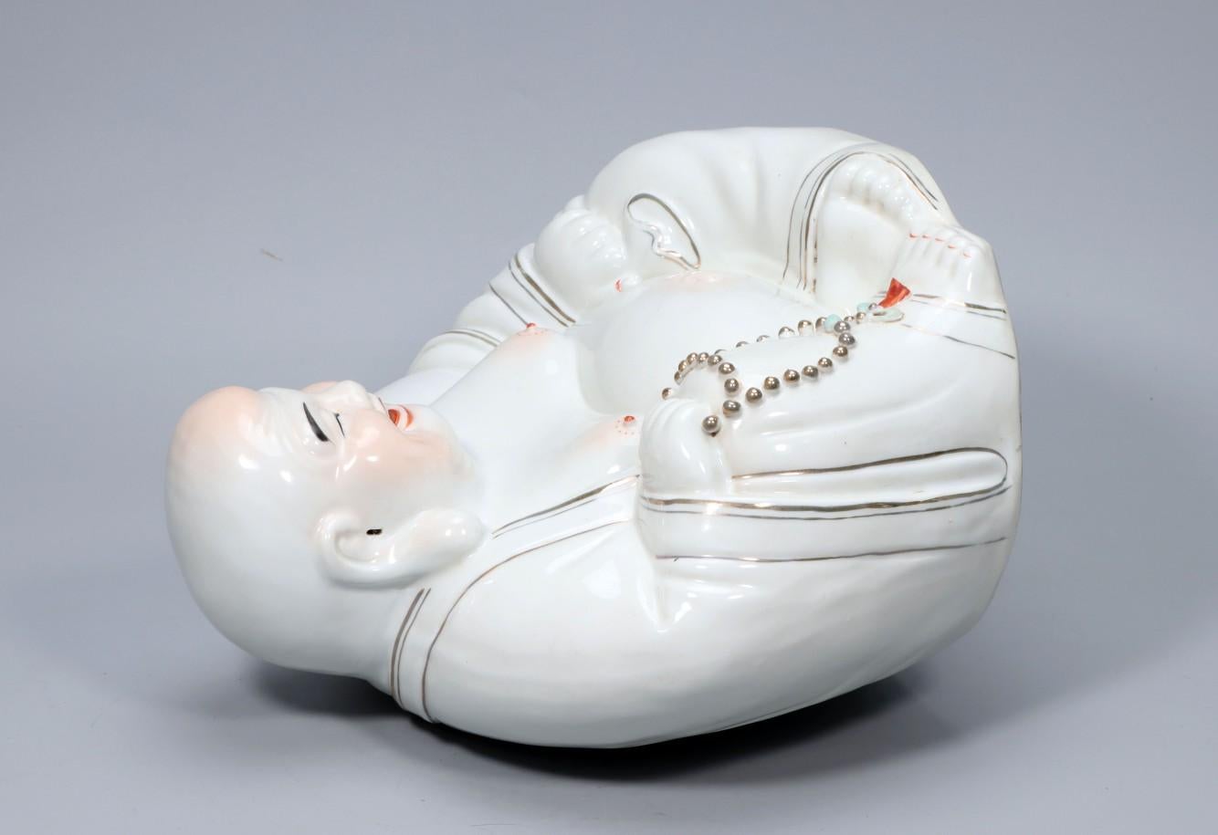 Statue chinoise vintage de Bouddha souriant Maitreya dorée marquée Zhu Maoji en vente 5