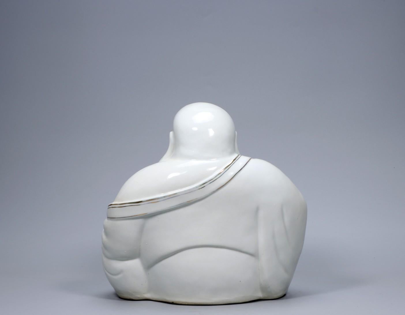 Statue chinoise vintage de Bouddha souriant Maitreya dorée marquée Zhu Maoji en vente 1