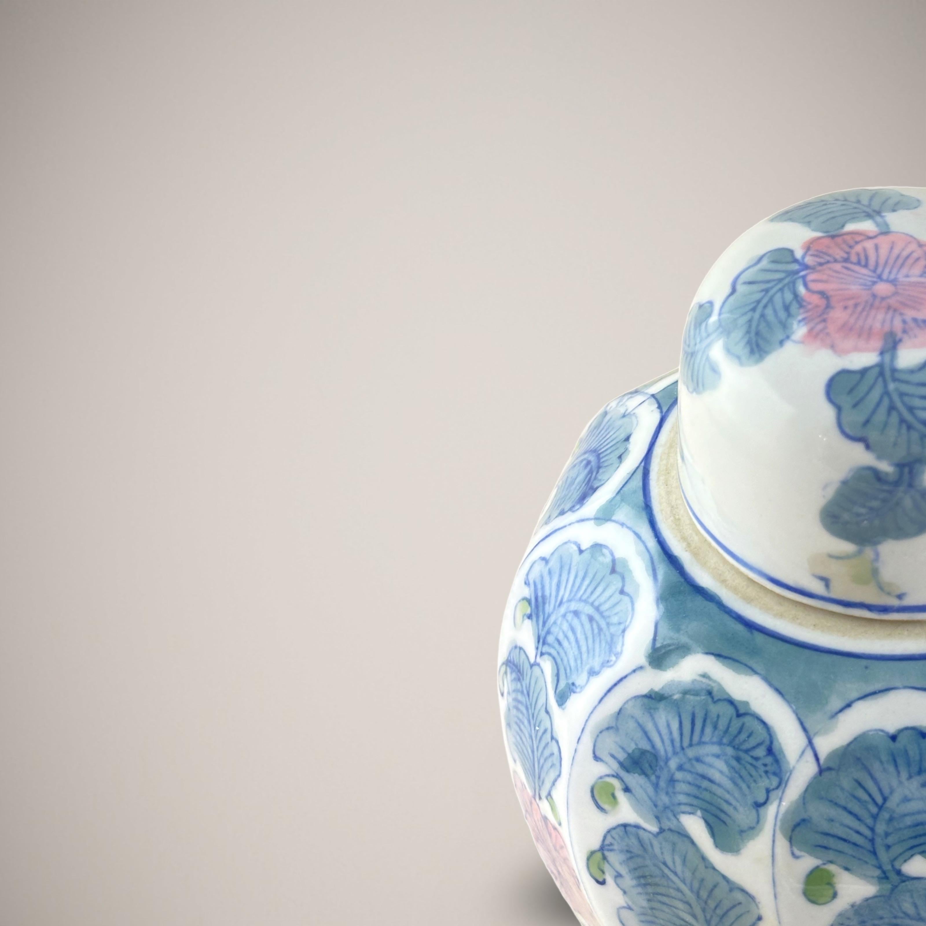 Vintage Chinese Famille Rose Pastel Toned Ginger Jar In Good Condition For Sale In Glasgow, GB