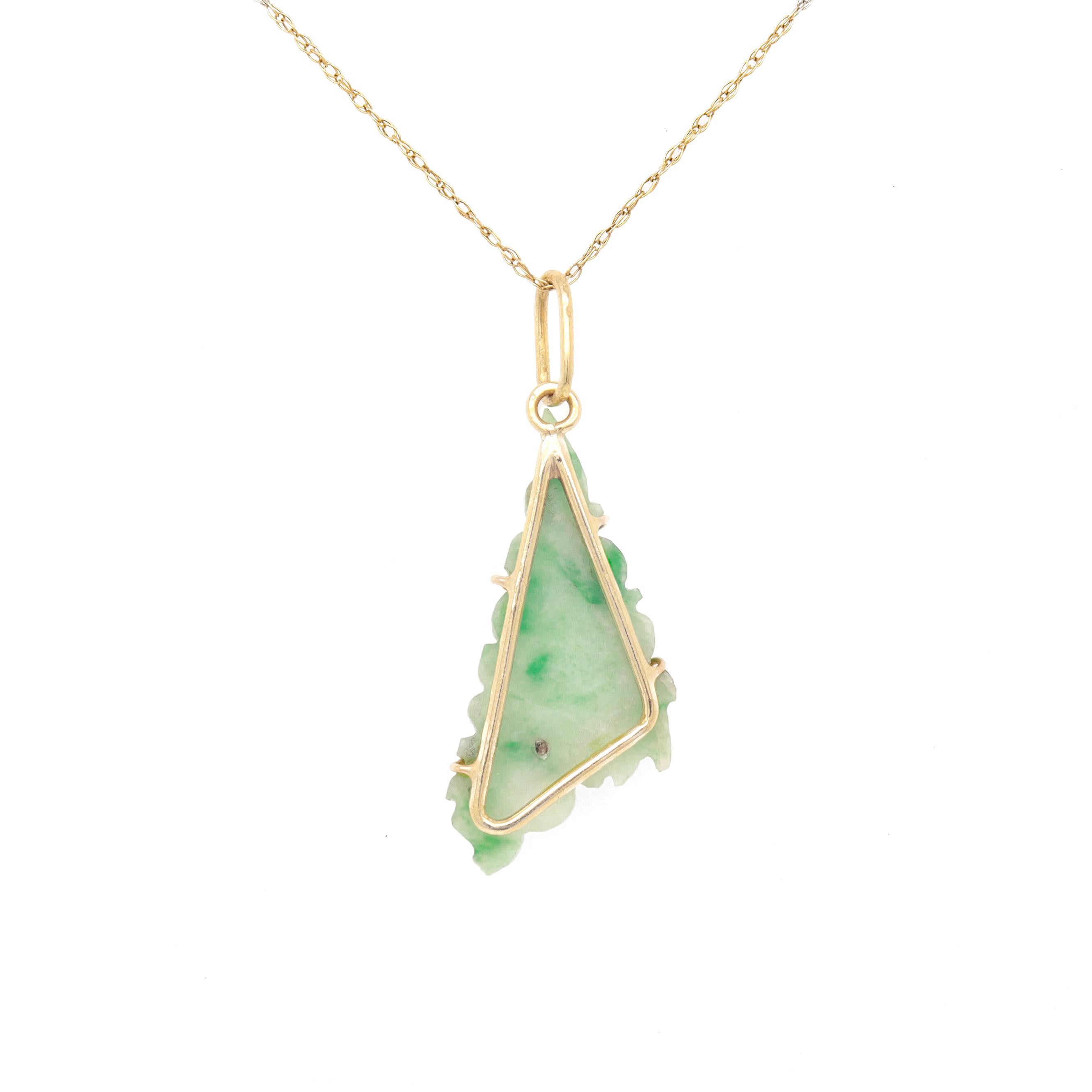 Pendentif ou breloque chinois vintage en or et jade Unisexe en vente