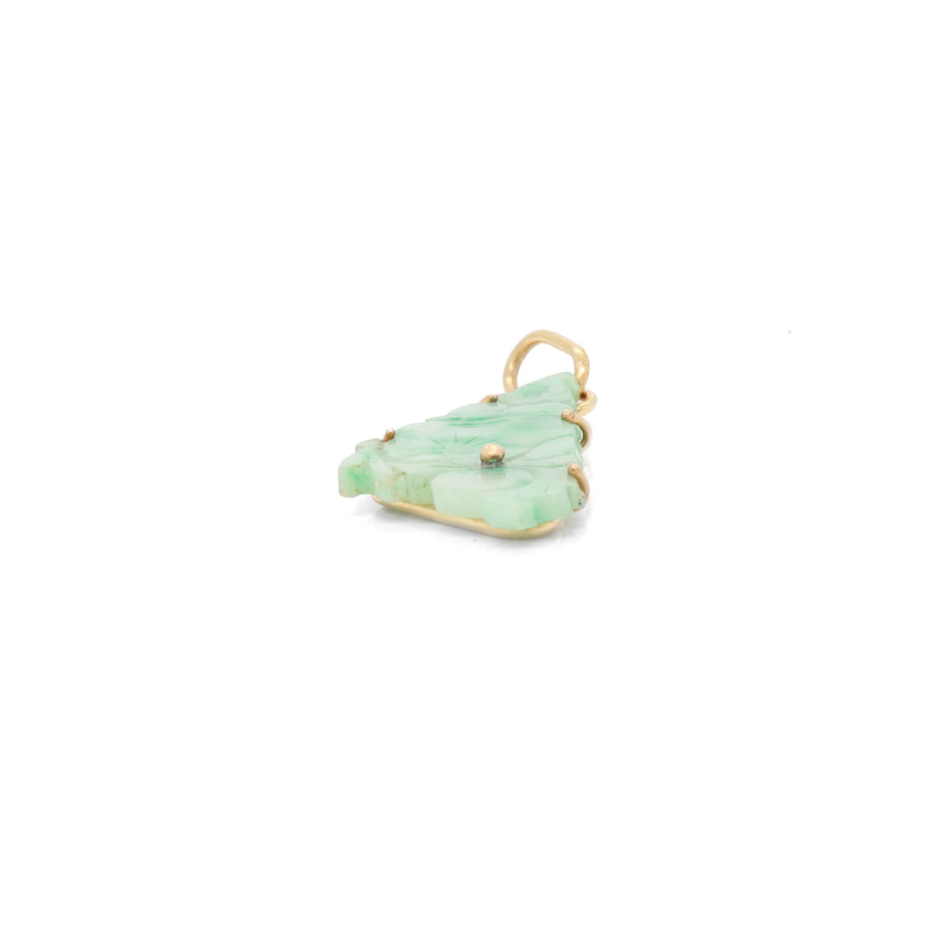 Pendentif ou breloque chinois vintage en or et jade en vente 4