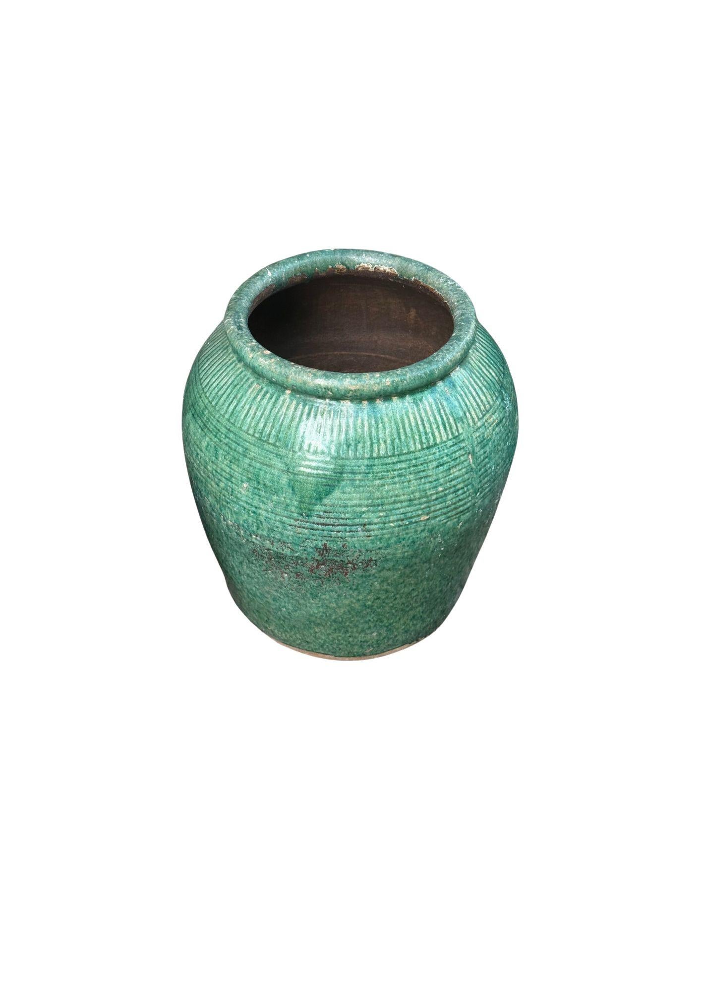 Metà XX secolo Vasetto di salsa di soia cinese d'epoca in ceramica smaltata verde in vendita