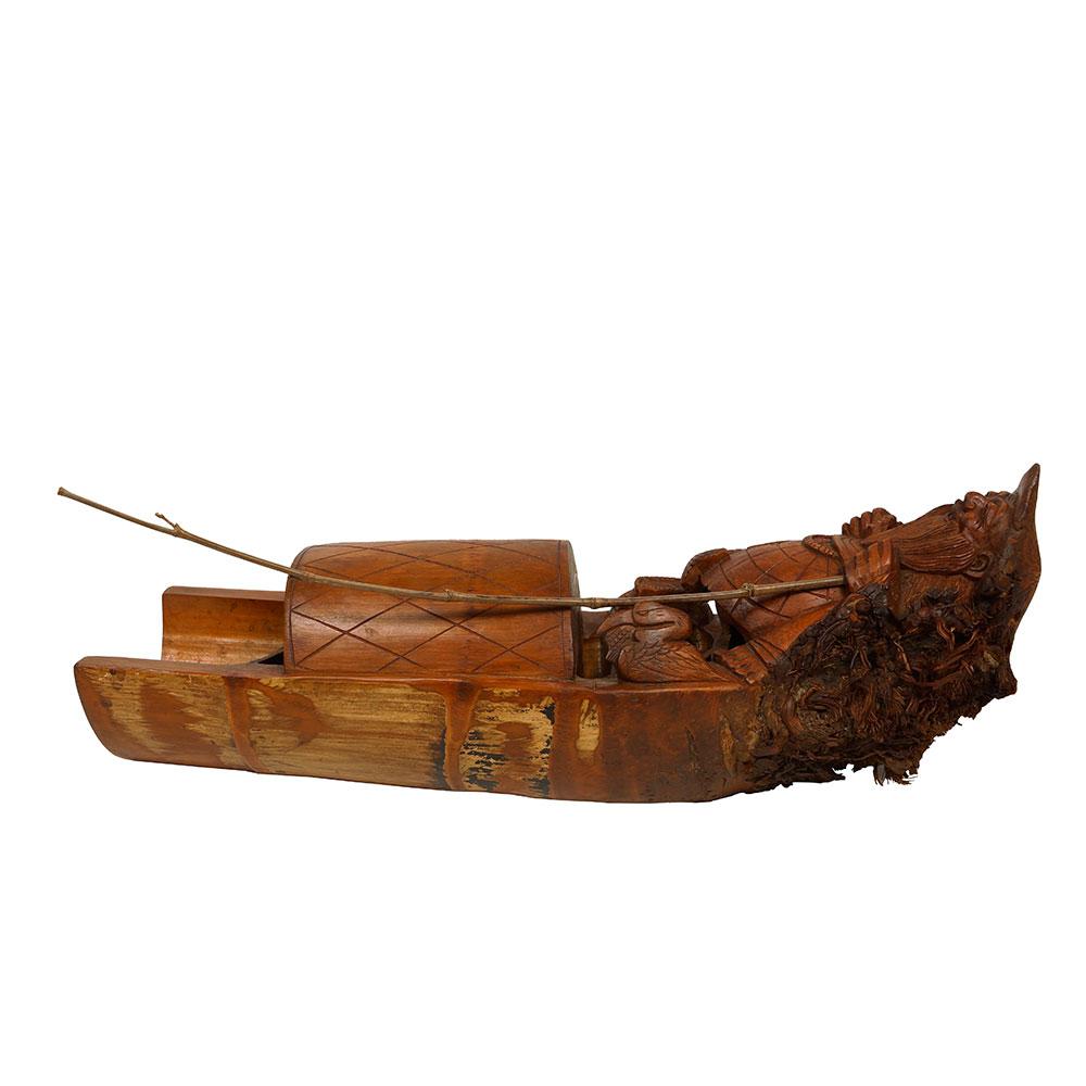Guarda questo bellissimo uomo pesce in bambù cinese vintage intagliato a mano. È realizzato al 100% a mano con germogli di bambù. Come puoi vedere dalle immagini, si tratta di un pezzo d'arte unico fatto a mano. Presenta un'incisione molto