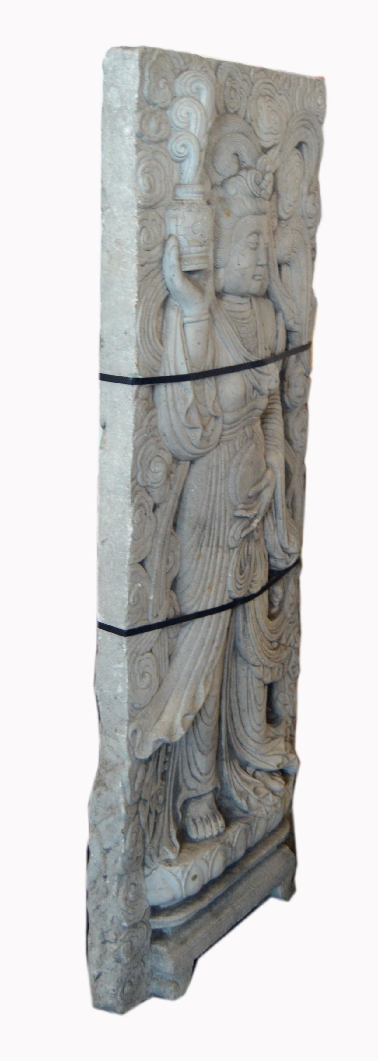 Chinesische handgeschnitzte Tempelskulptur eines Bodhisattva aus weißem Stein, Chinesisch im Angebot 2