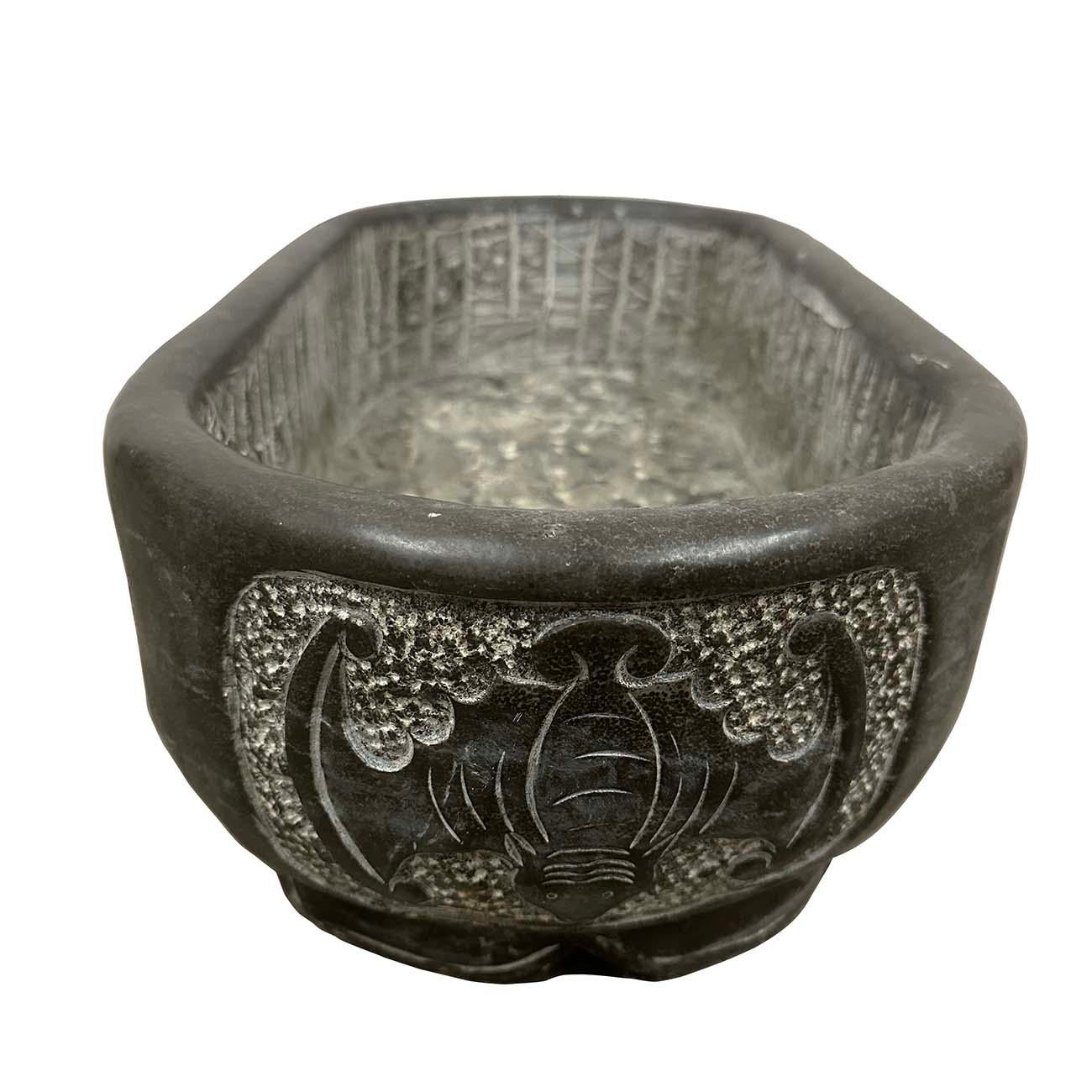 20ième siècle Vieille auge chinoise en pierre ciselée à la main, jardinière en vente