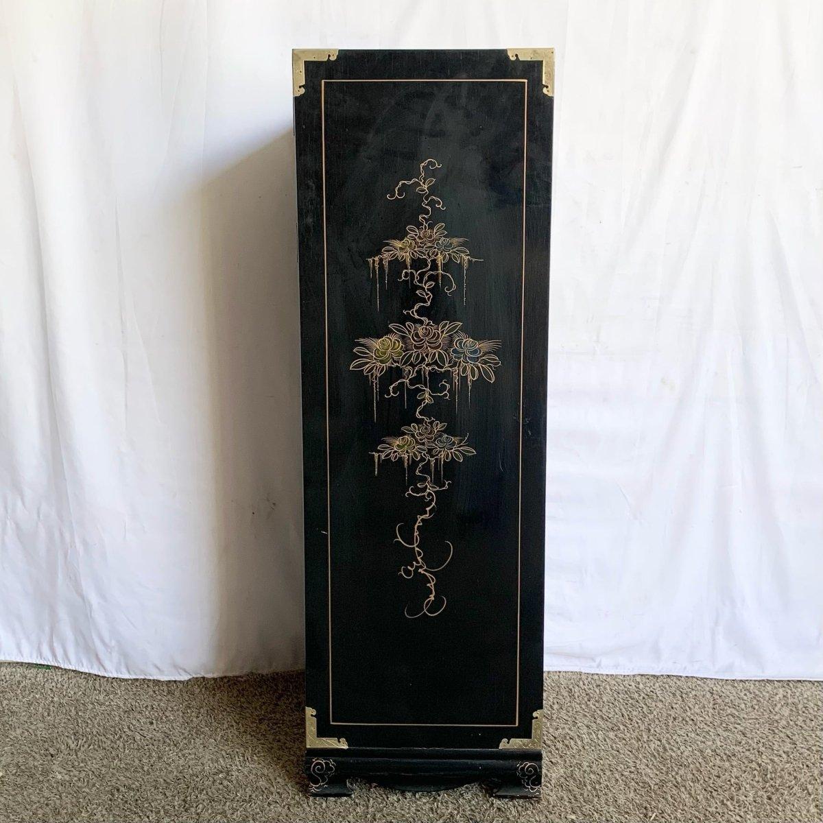 Vintage Chinese Hand Painted Black Lingerie Chest/Highboy With Gold Accents im Zustand „Gut“ im Angebot in Delray Beach, FL