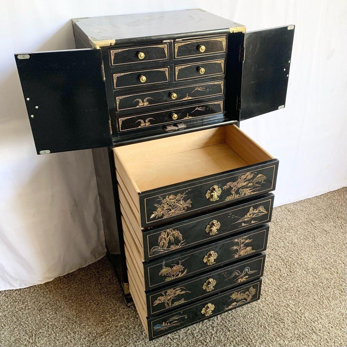 Vintage Chinese Hand Painted Black Lingerie Chest/Highboy With Gold Accents (20. Jahrhundert) im Angebot