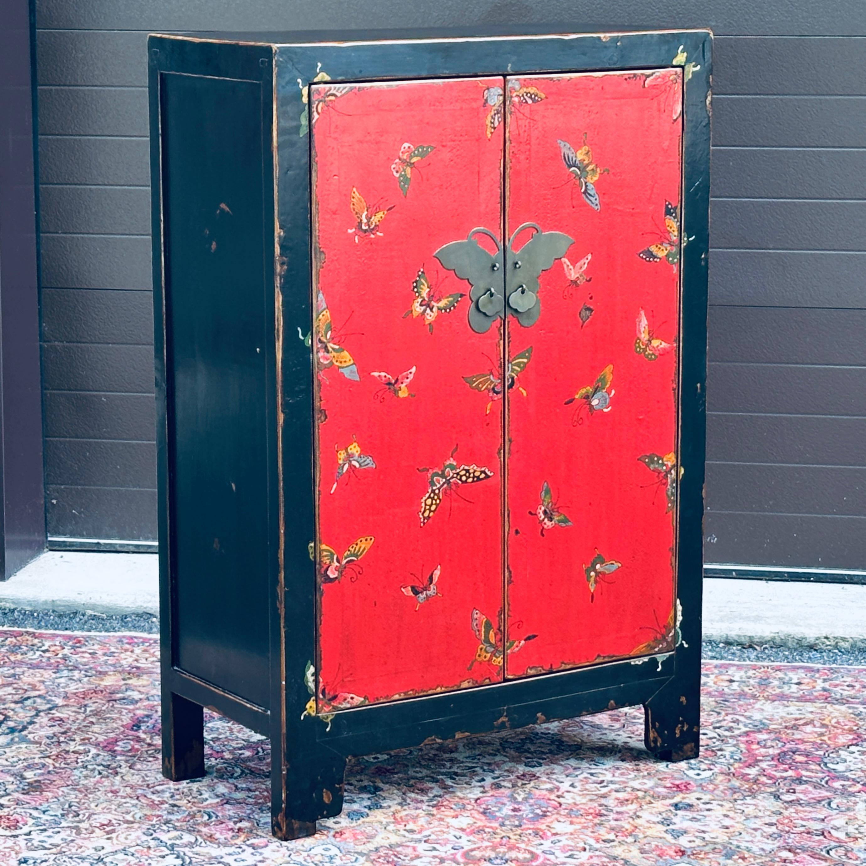 Armario Vintage Chino Pintado a Mano Mariposa Laca Roja y Negra en venta 4