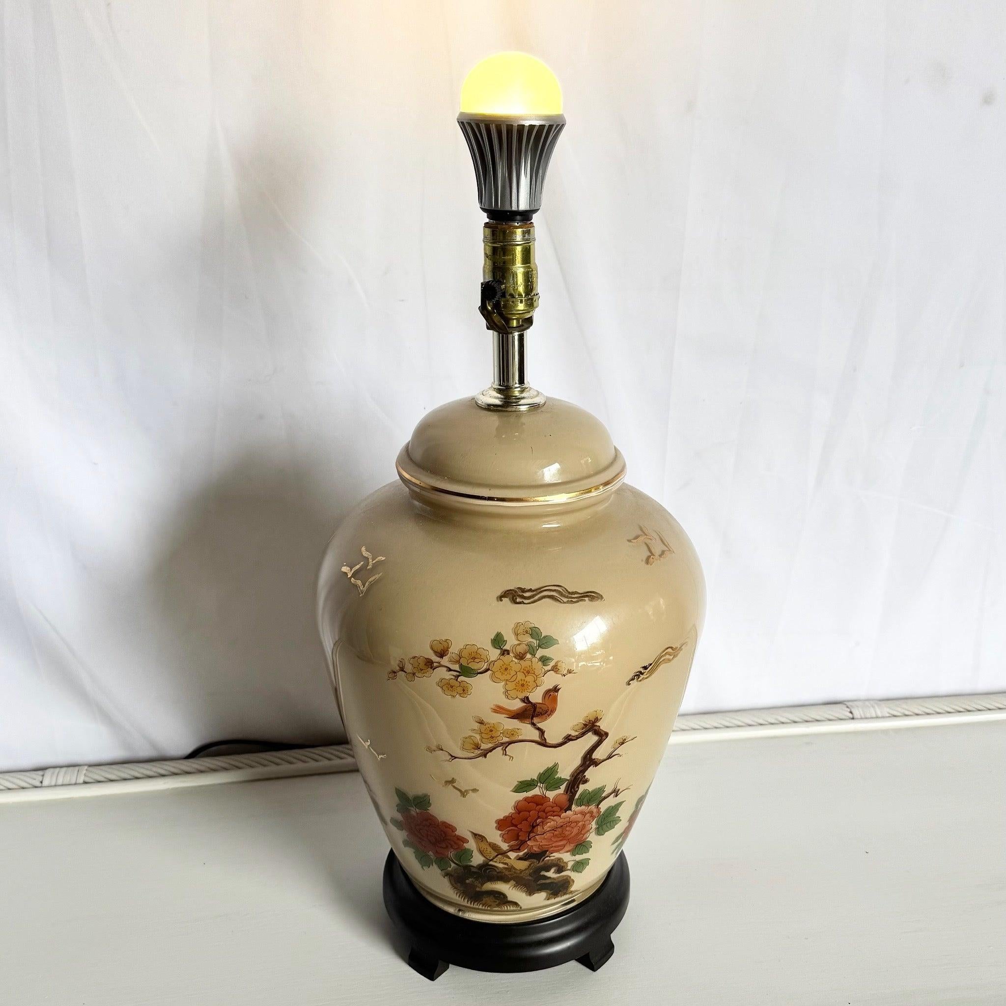 Vintage Chinese Hand Painted Glass Table Lamp With Wooden Base In Good Condition For Sale In Delray Beach, FL