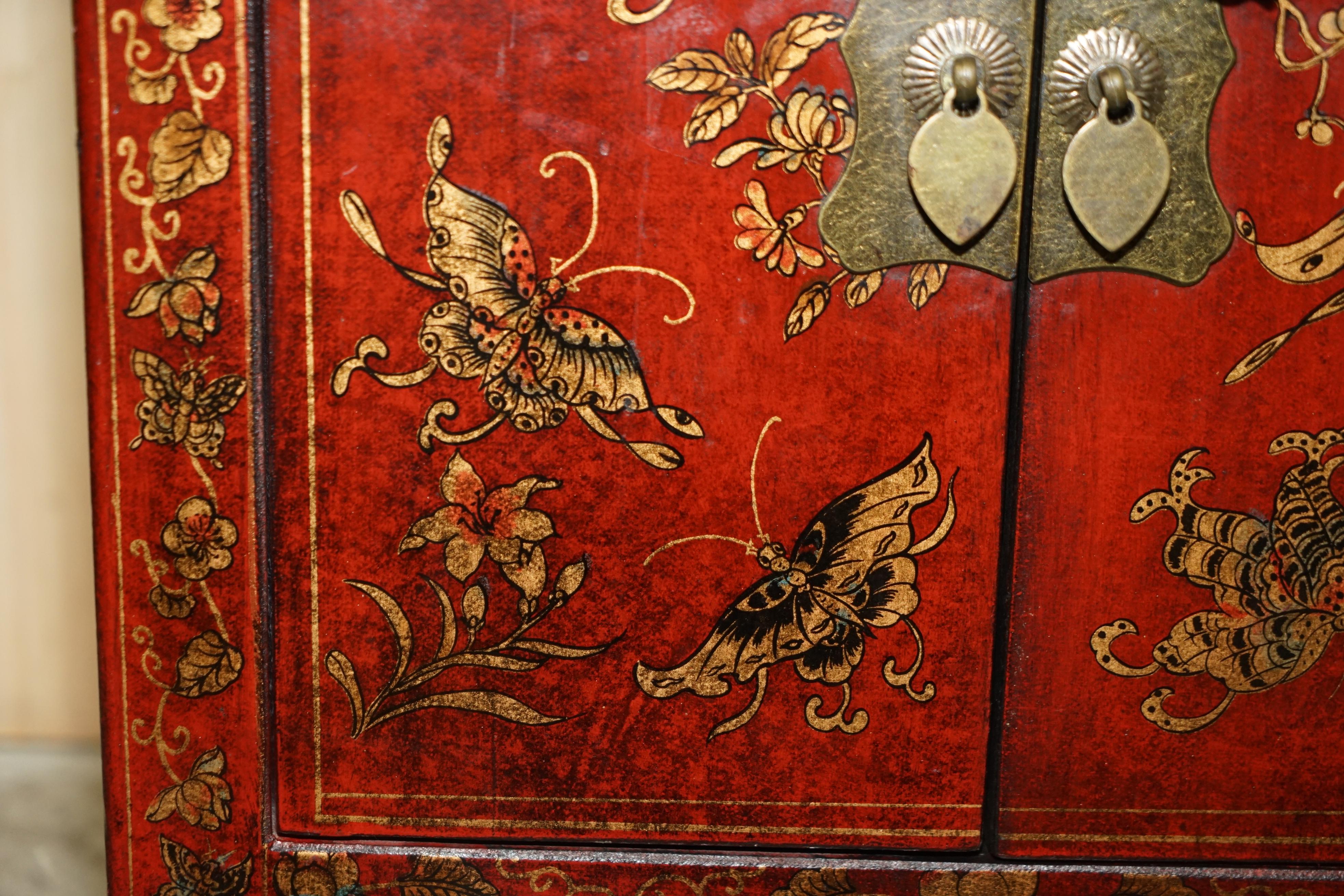 Vintage Chinese Hand Painted Lacquered Side Table Sized Cupboard with Drawer For Sale 7