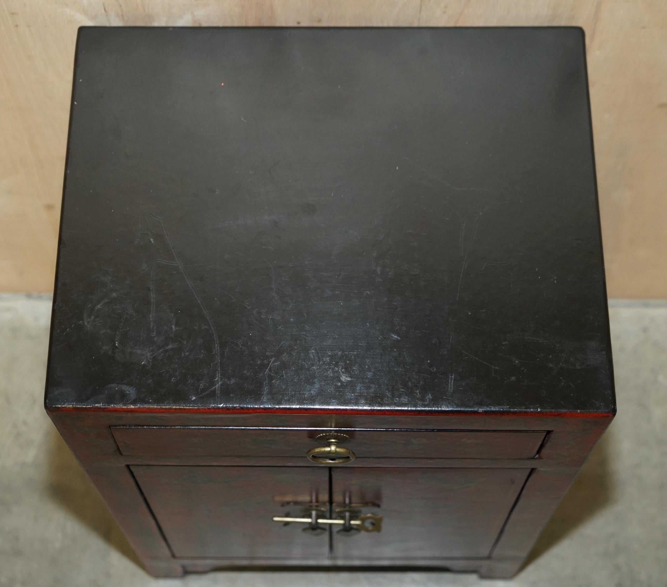 Vintage Chinese Hand Painted Lacquered Side Table Sized Cupboard with Drawer For Sale 9