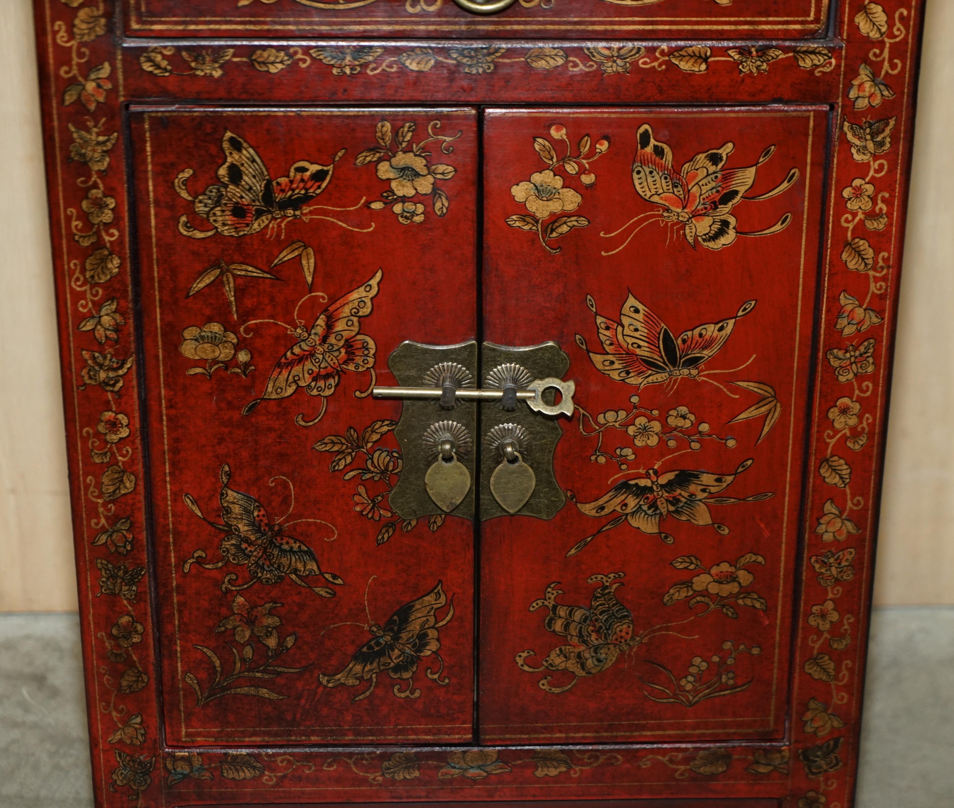 Vintage Chinese Hand Painted Lacquered Side Table Sized Schrank mit Schublade (Chinesisch) im Angebot