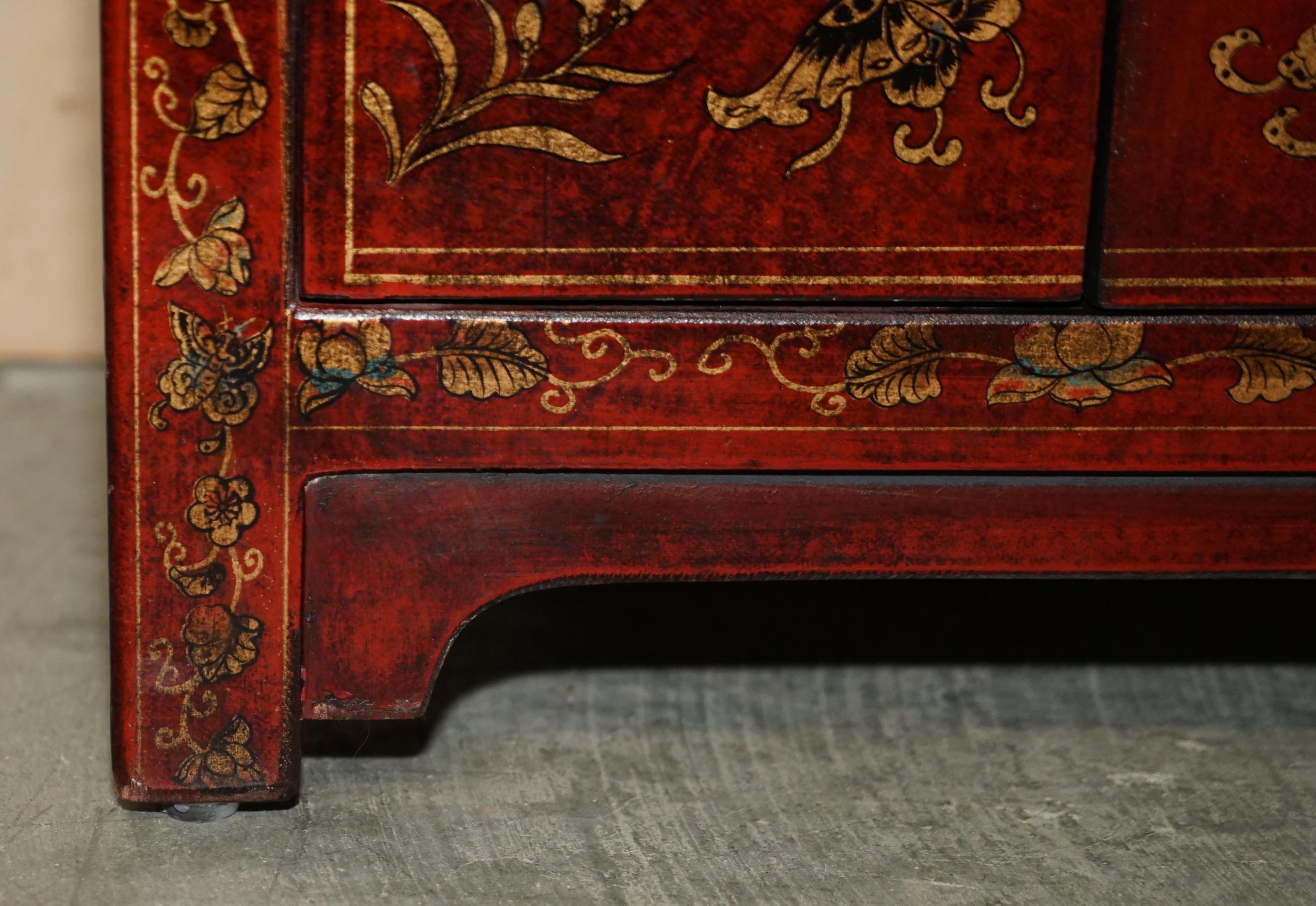 Vintage Chinese Hand Painted Lacquered Side Table Sized Schrank mit Schublade im Angebot 1