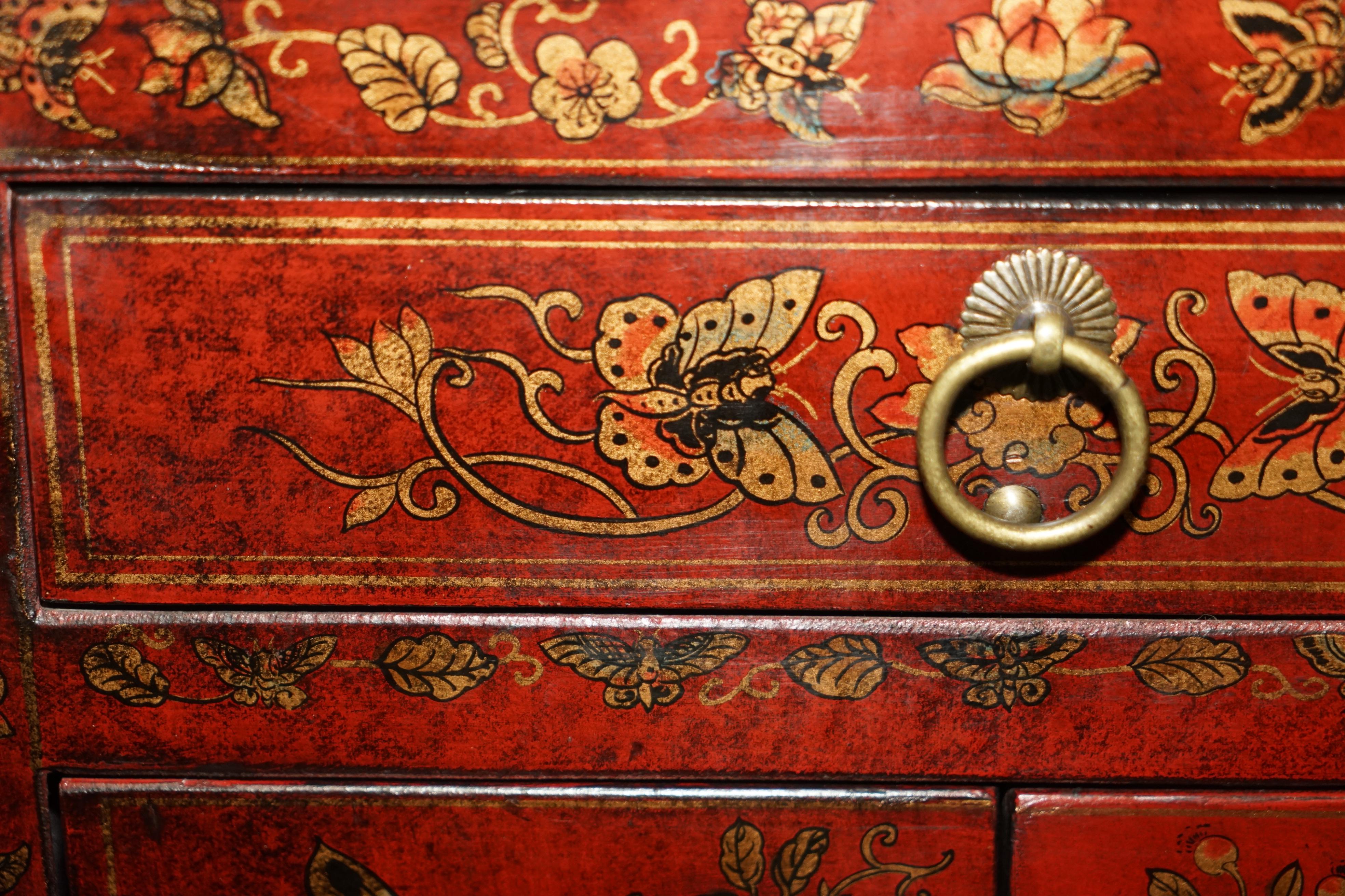 Vintage Chinese Hand Painted Lacquered Side Table Sized Cupboard with Drawer For Sale 4