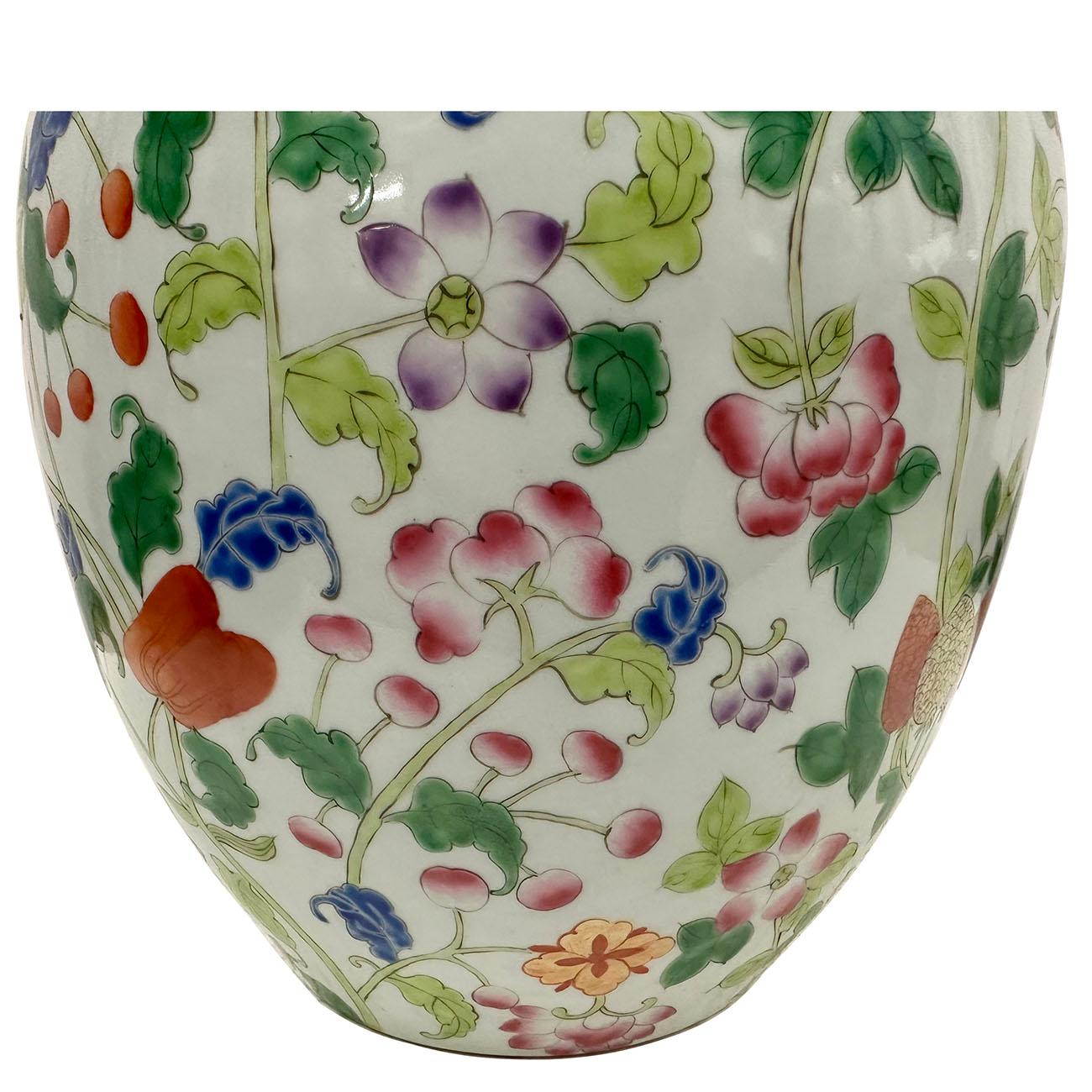 Pot à gingembre floral chinois peint à la main en vente 2