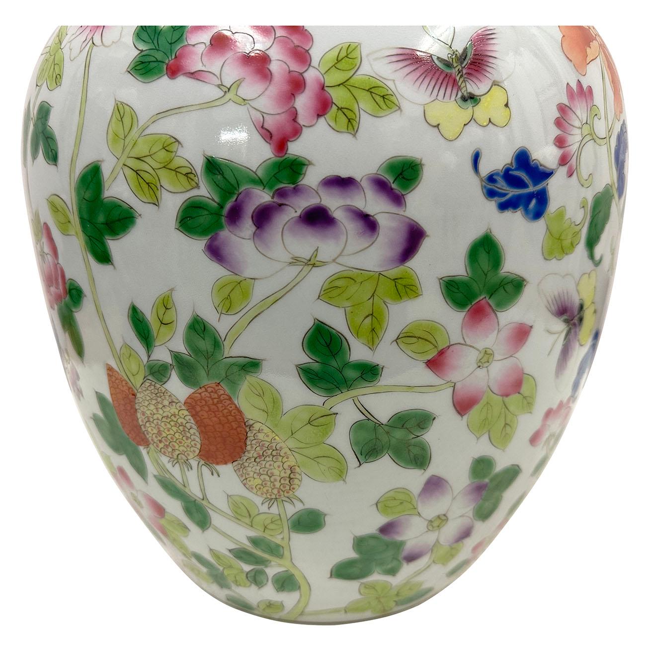 Porcelaine Pot à gingembre floral chinois peint à la main en vente