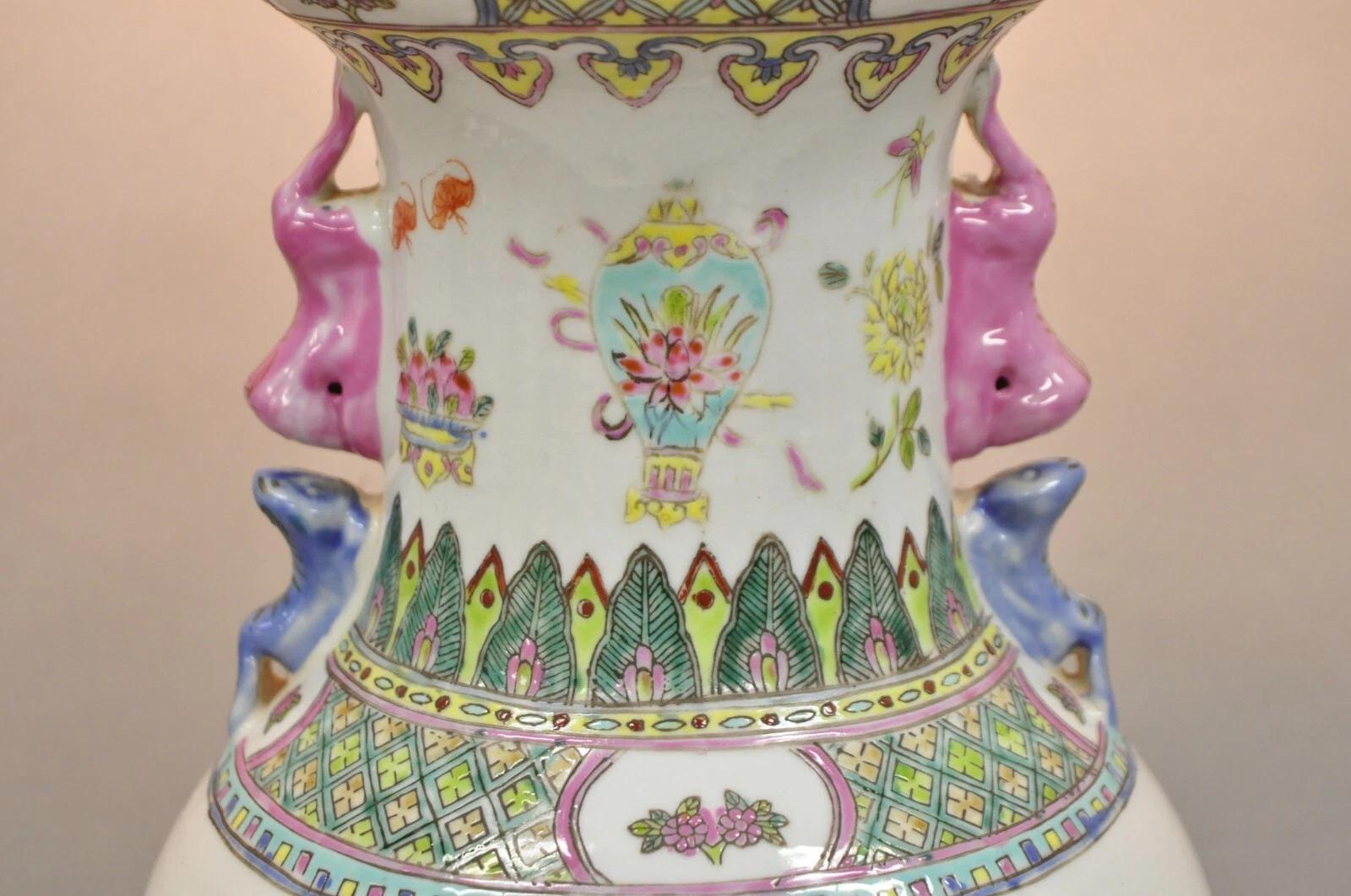 Vintage Chinese Hand Painted Porcelain Jardinierie Floral Chinoiserie Table Lamp In Good Condition For Sale In Philadelphia, PA