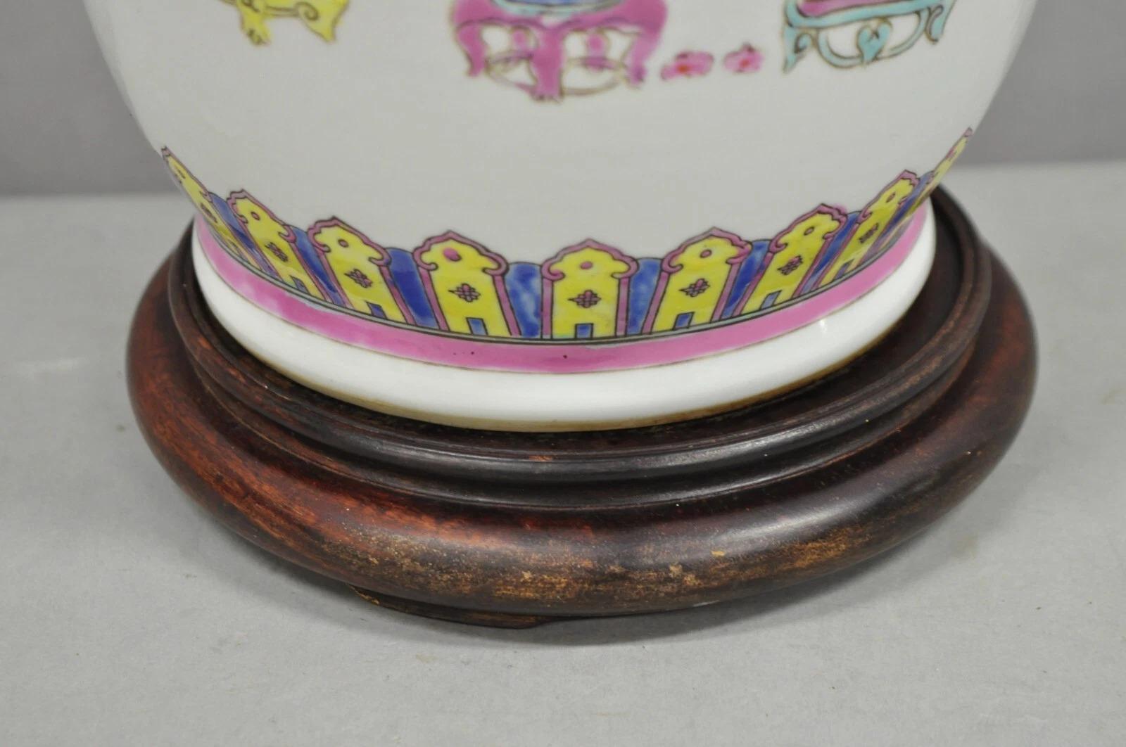 Vintage Chinese Hand Painted Porcelain Jardinierie Floral Chinoiserie Table Lamp For Sale 2