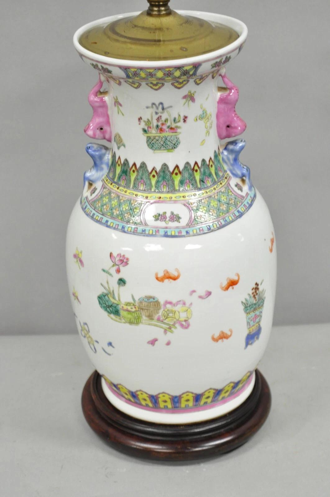 Vintage Chinese Hand Painted Porcelain Jardinierie Floral Chinoiserie Table Lamp For Sale 3